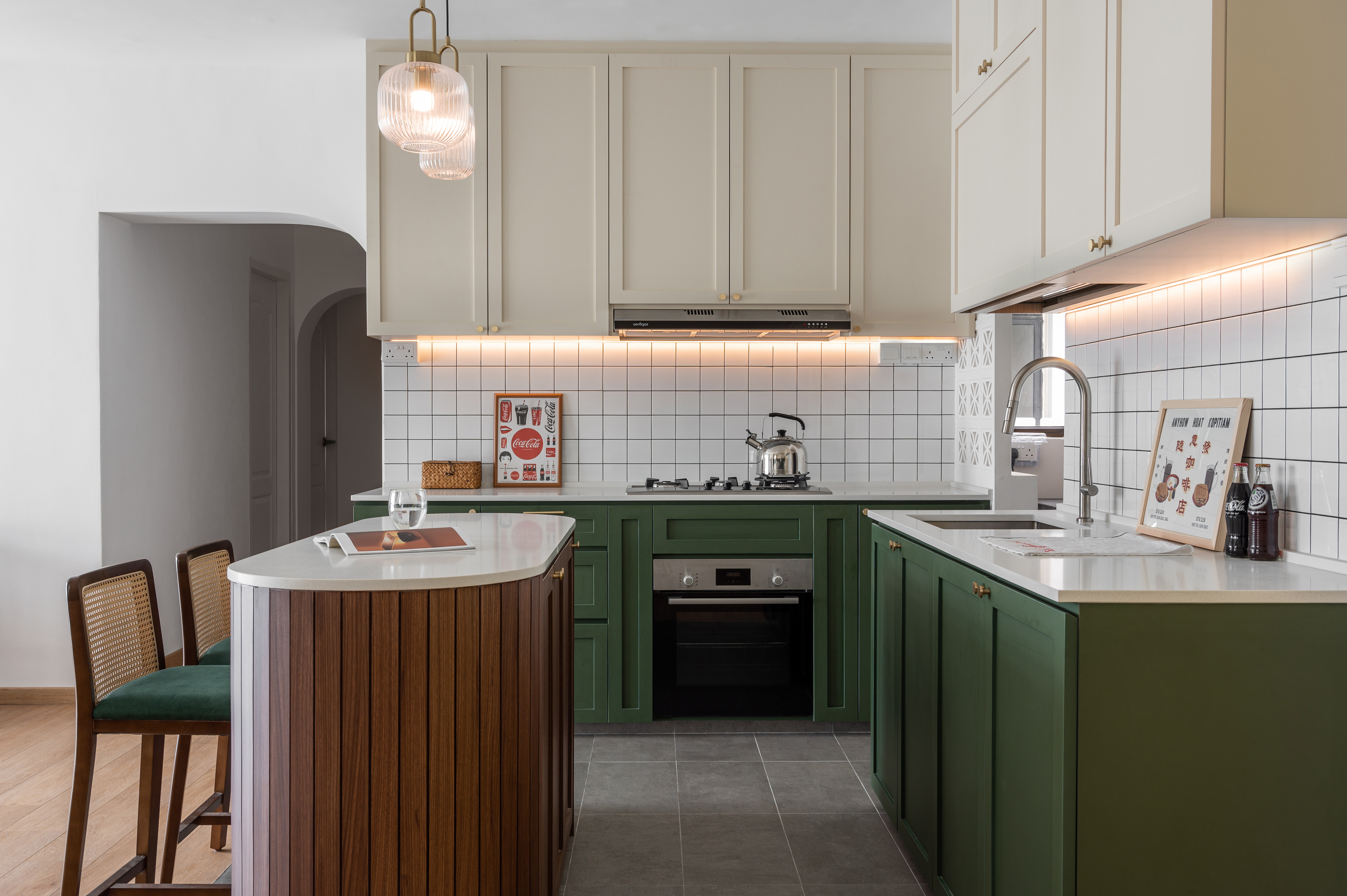 House-Tour:-Popping-with-Colour-&-Personality---A-Nostalgic-Home