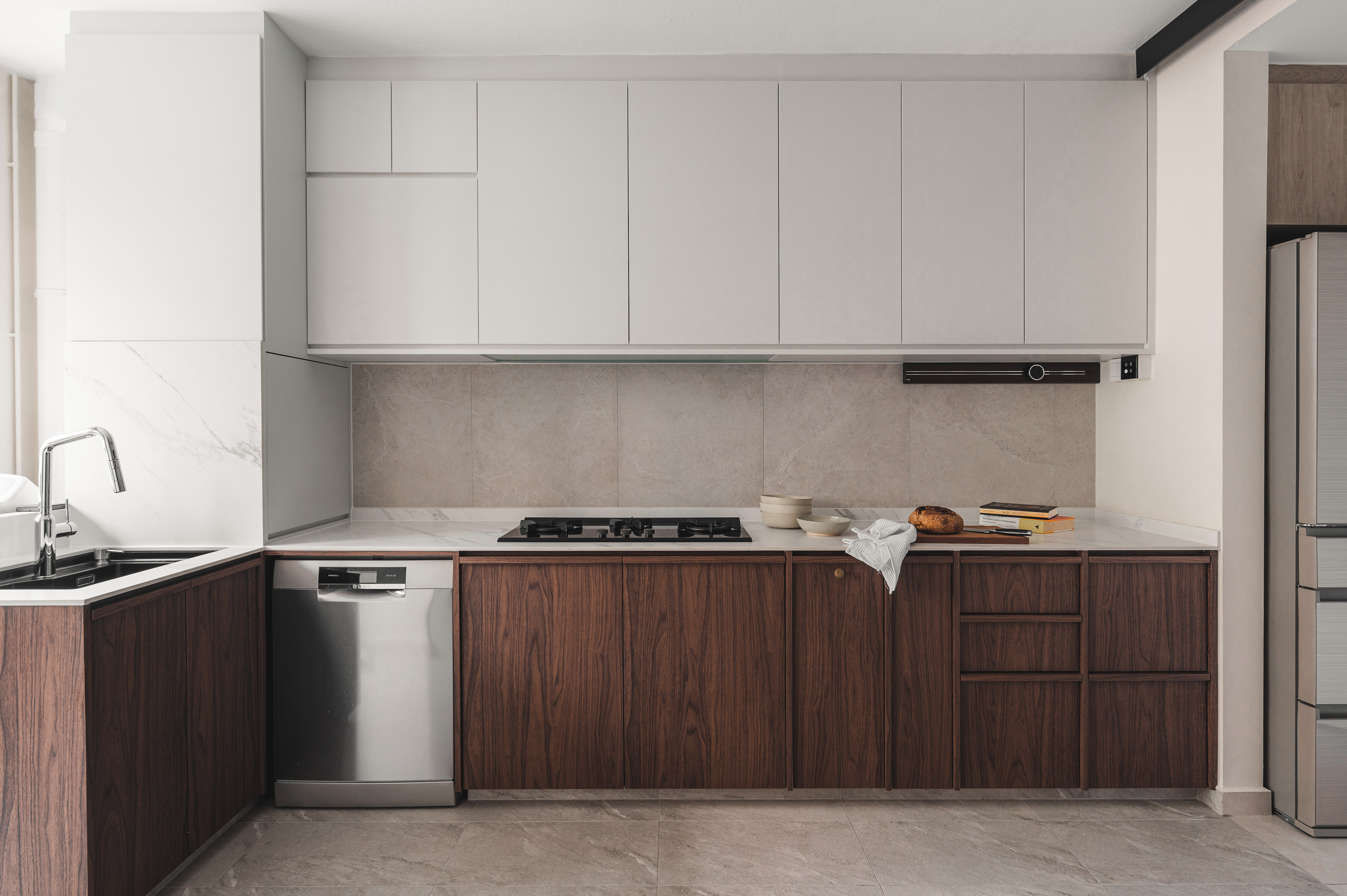 House Tour: Transformation of a 5-Room into a Modern Organic Haven