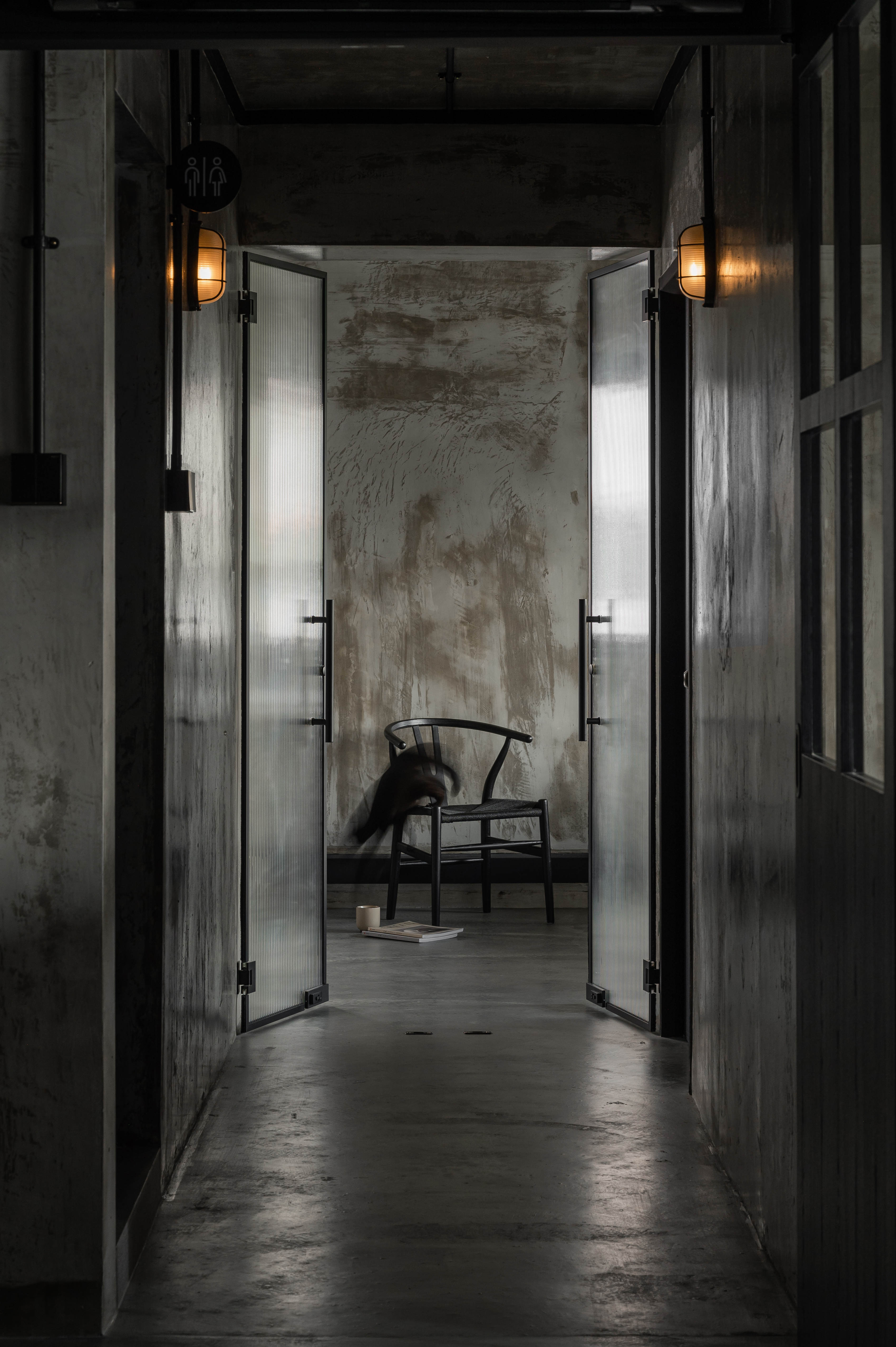 House-Tour:-Dark-Hues-Anchor-This-Modern-Industrial-Apartment