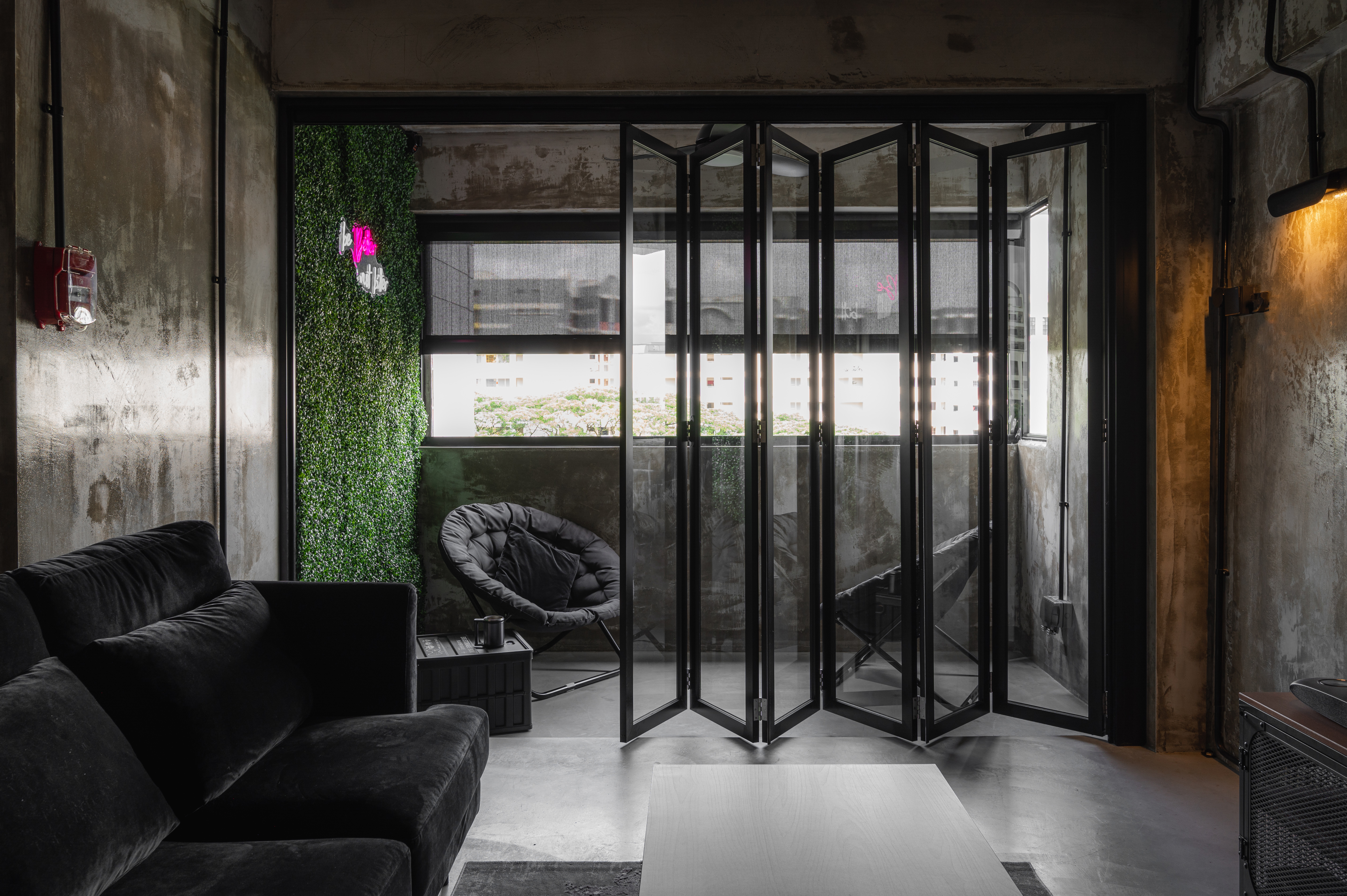 House-Tour:-Dark-Hues-Anchor-This-Modern-Industrial-Apartment