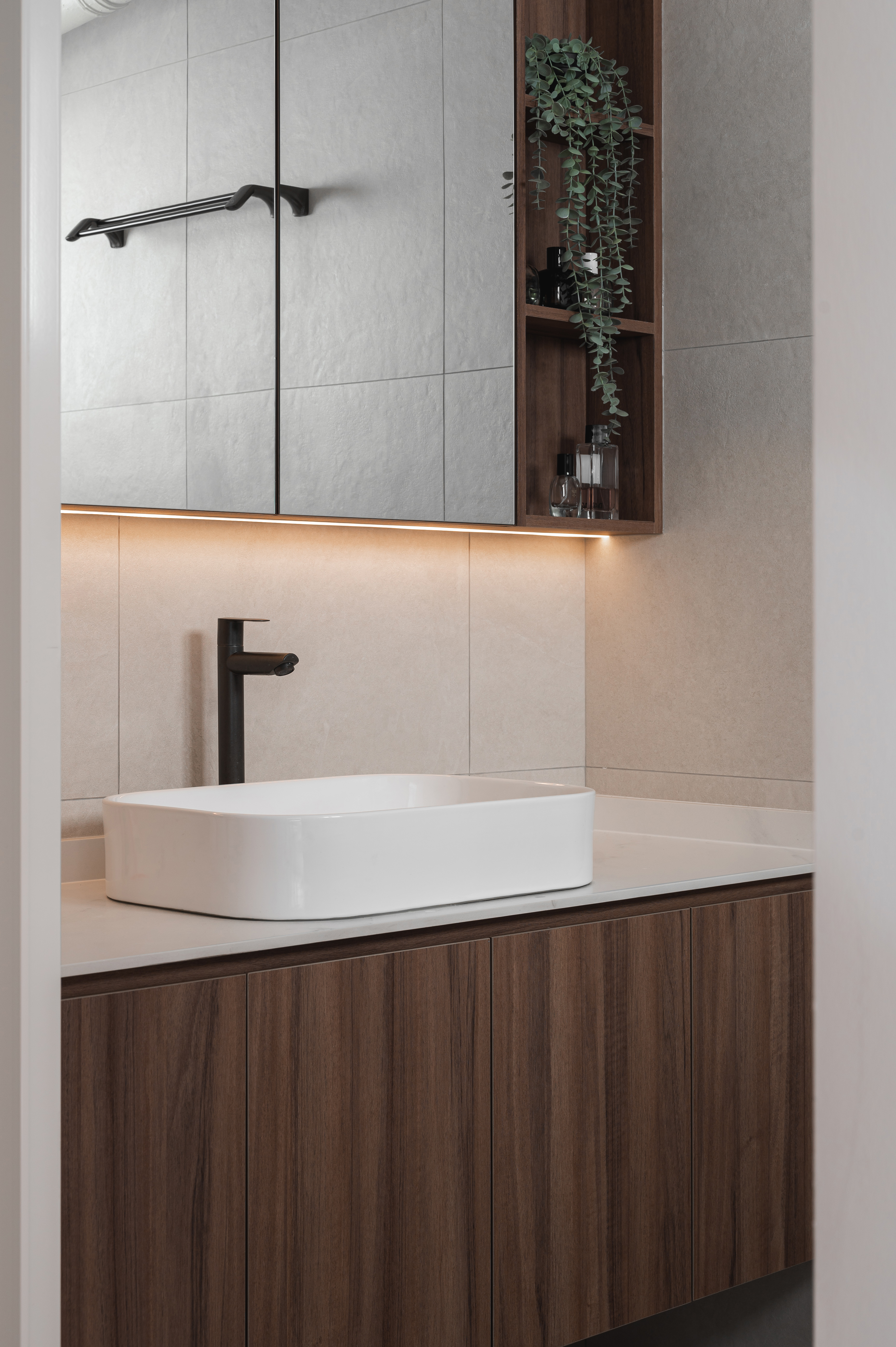 House Tour: A Timeless Dwelling in Refined Simplicity & Cozy Comfort