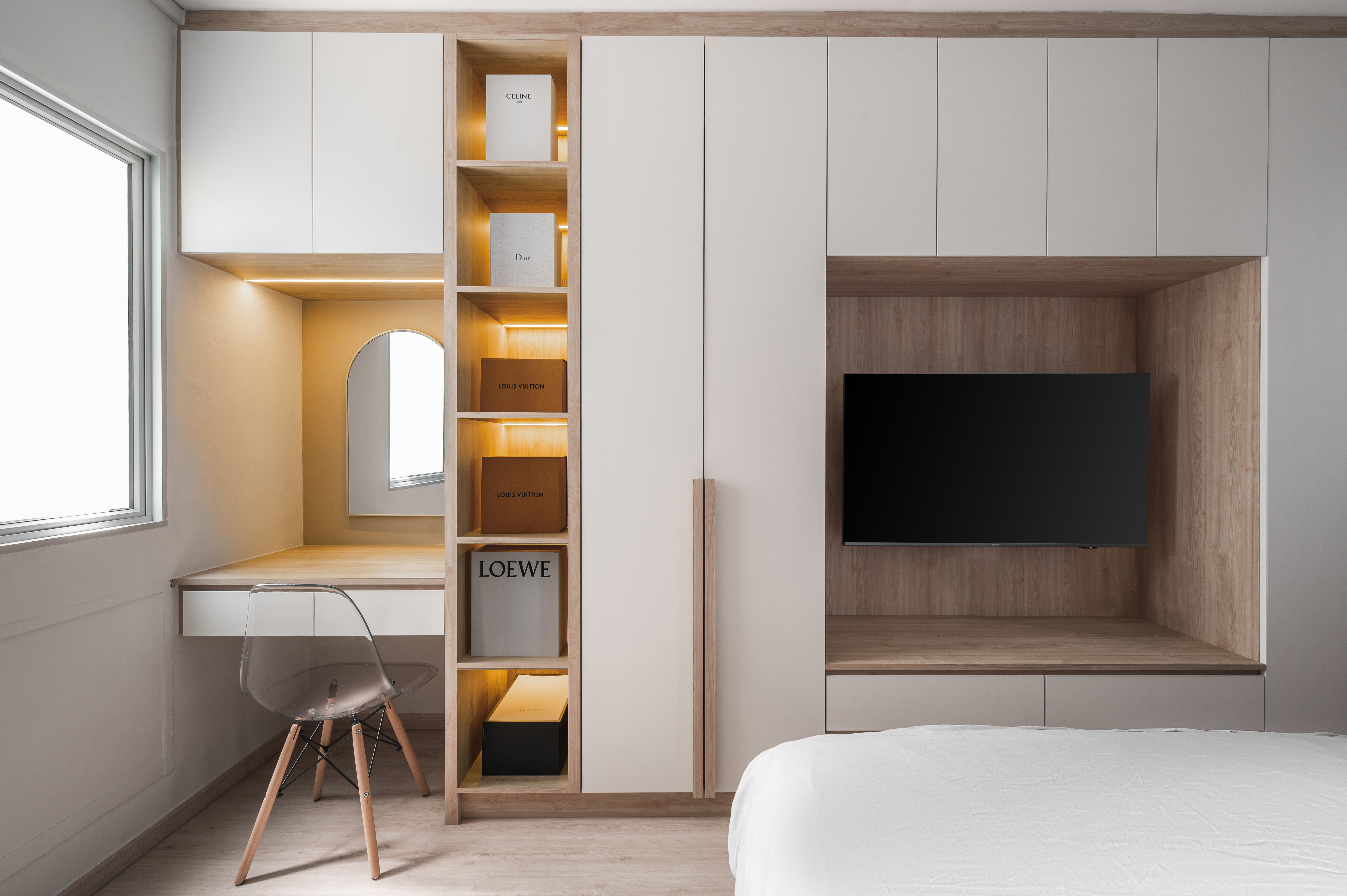 House Tour: A Timeless Dwelling in Refined Simplicity & Cozy Comfort