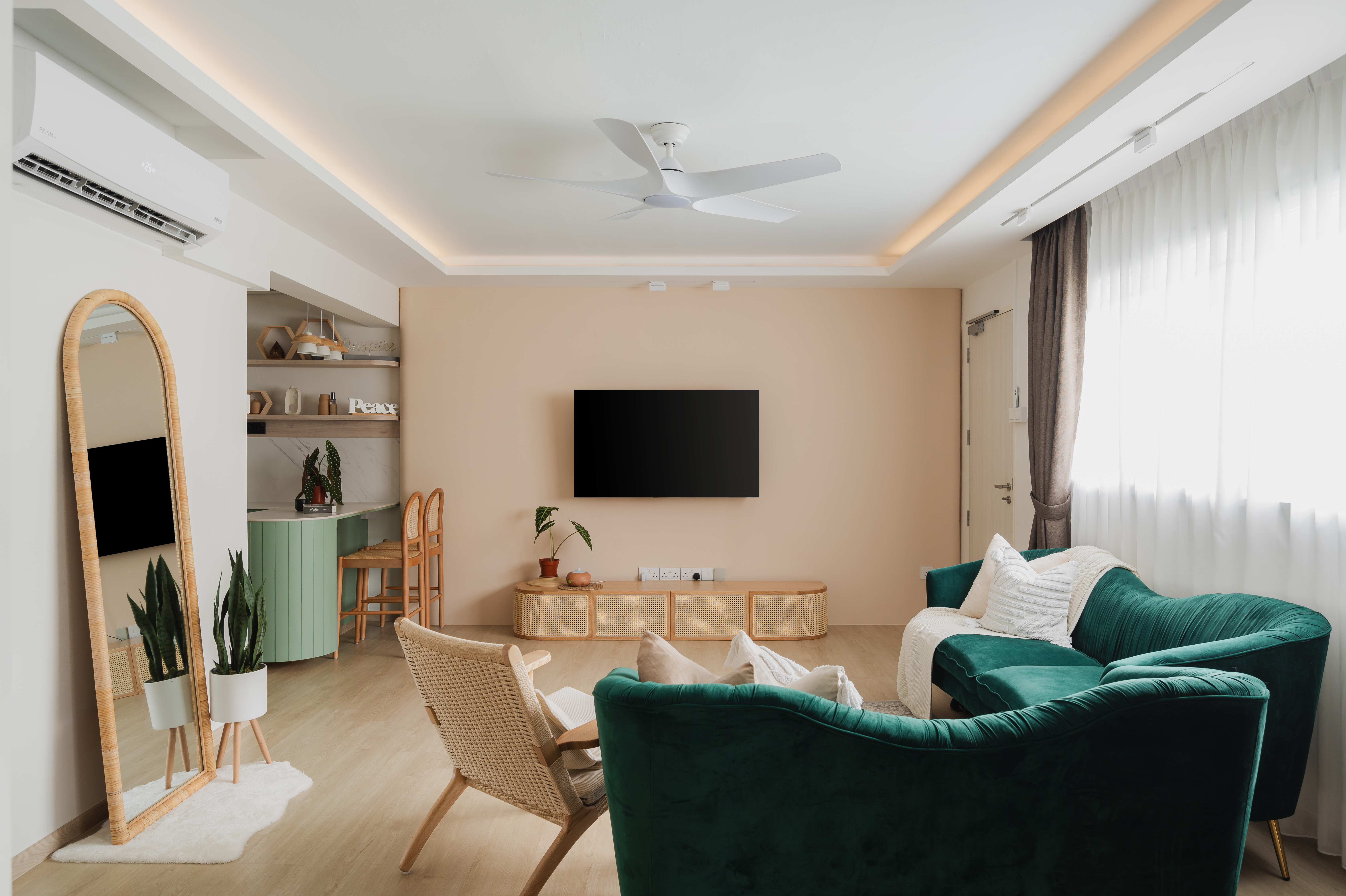 House-Tour:-A-Refreshing-&-Cozy-Apartment-in-Pops-of-Green