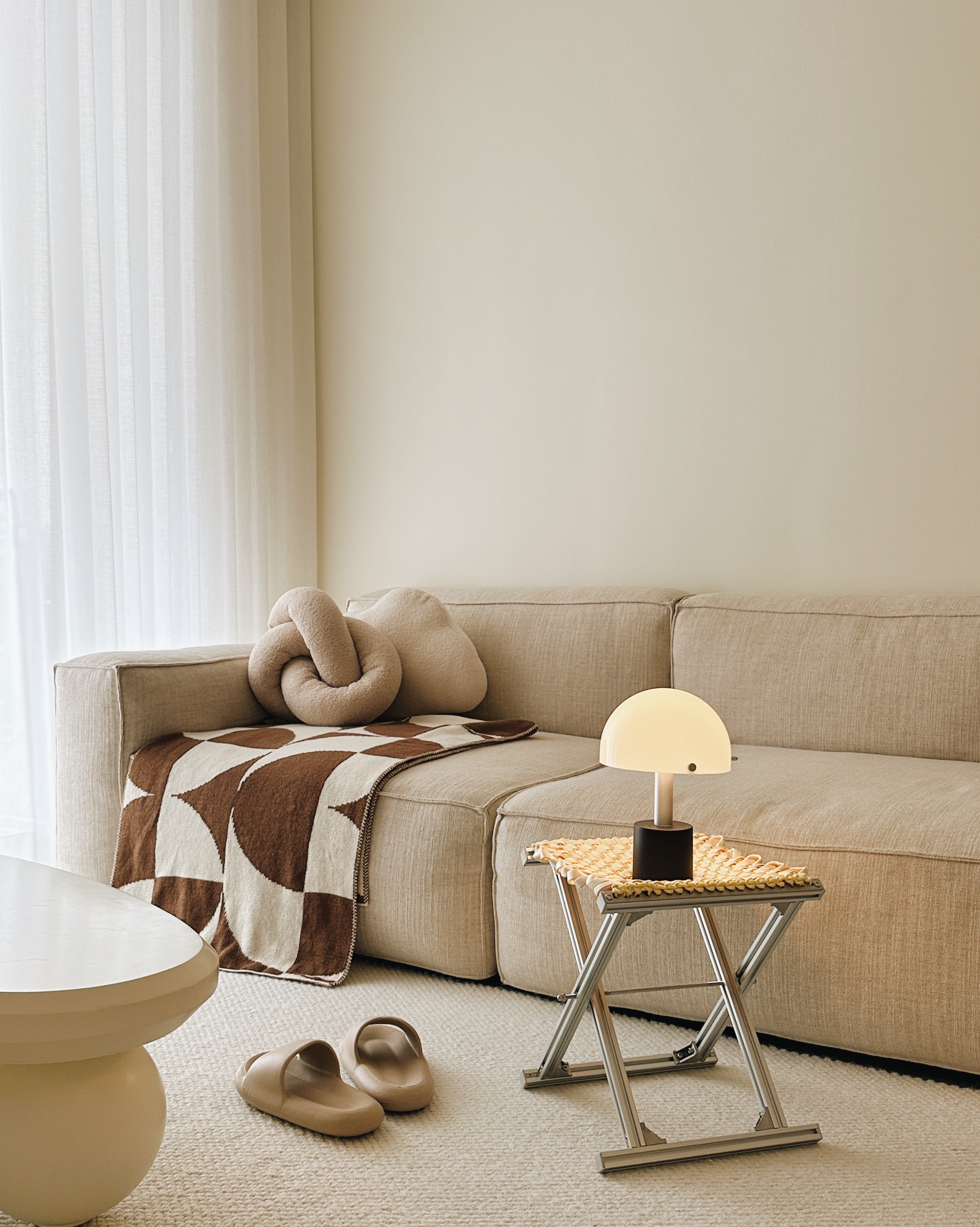 Before and After: Minimalism Infused with Cosy Charm