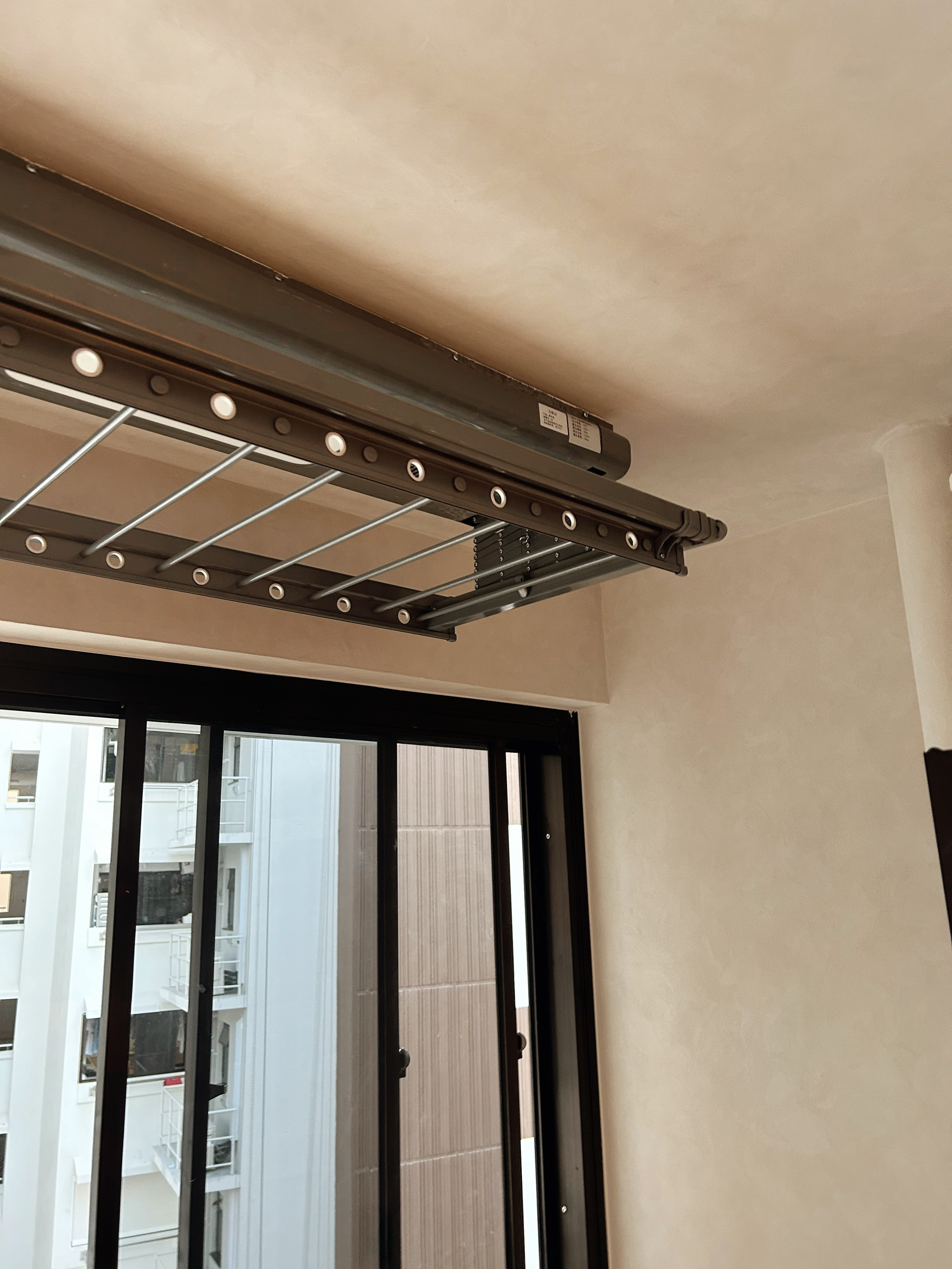 Service Yard: A Cheerful Space for All Your Chores!