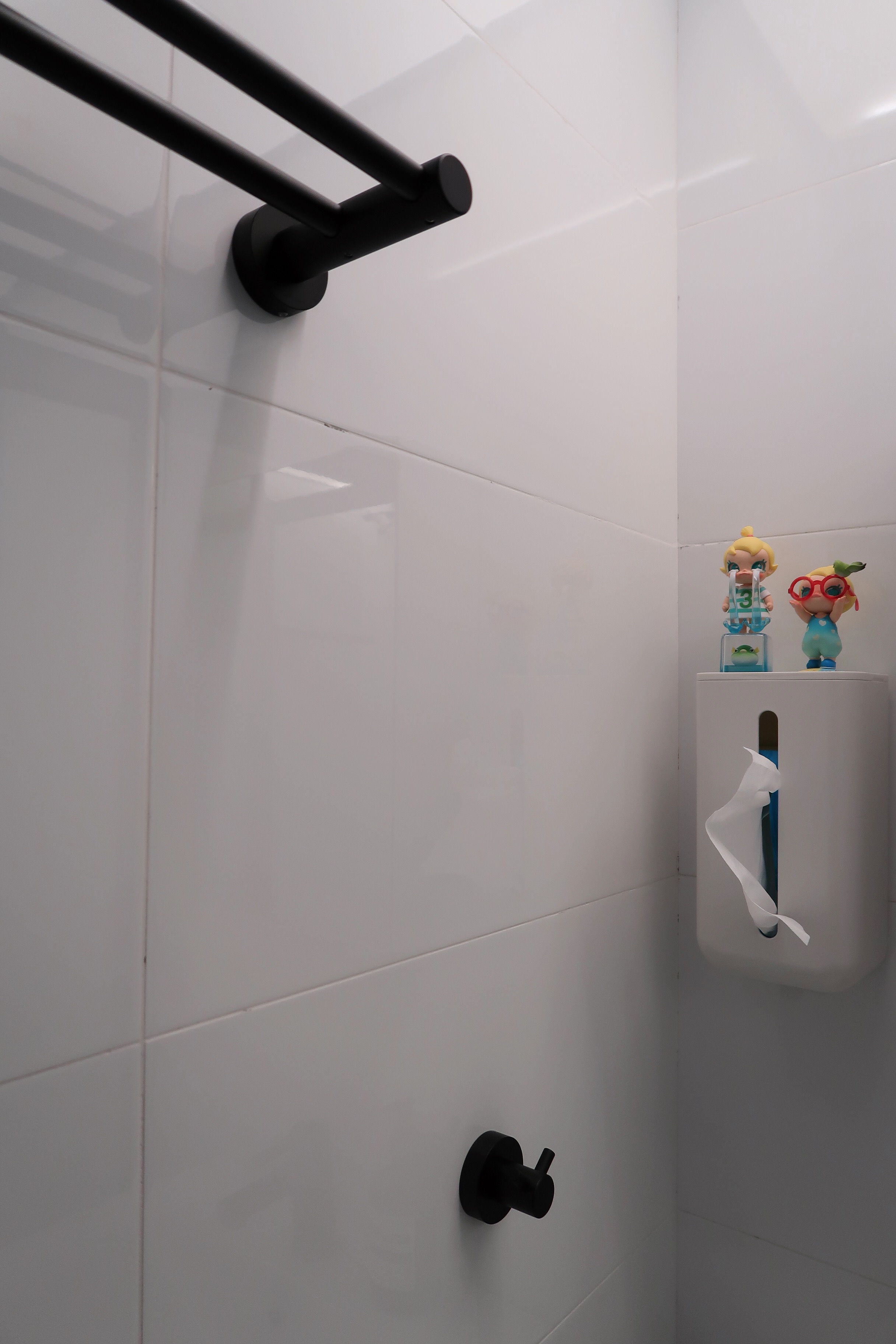 Our-Common-Bathroom-With-A-Mediterranean-Touch