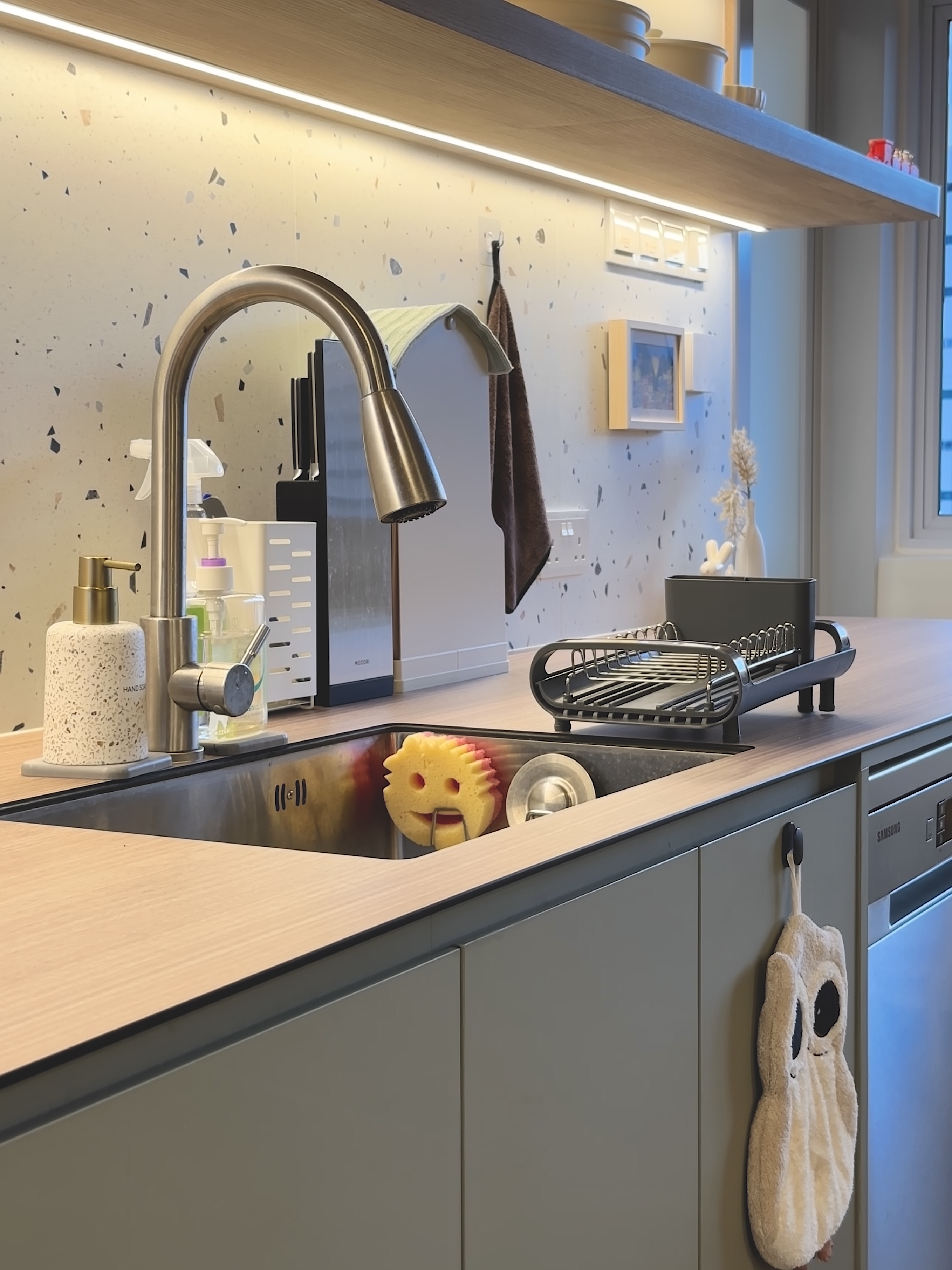 13 Storage & Organisation Tips for an Open Concept Minimalist Kitchen!