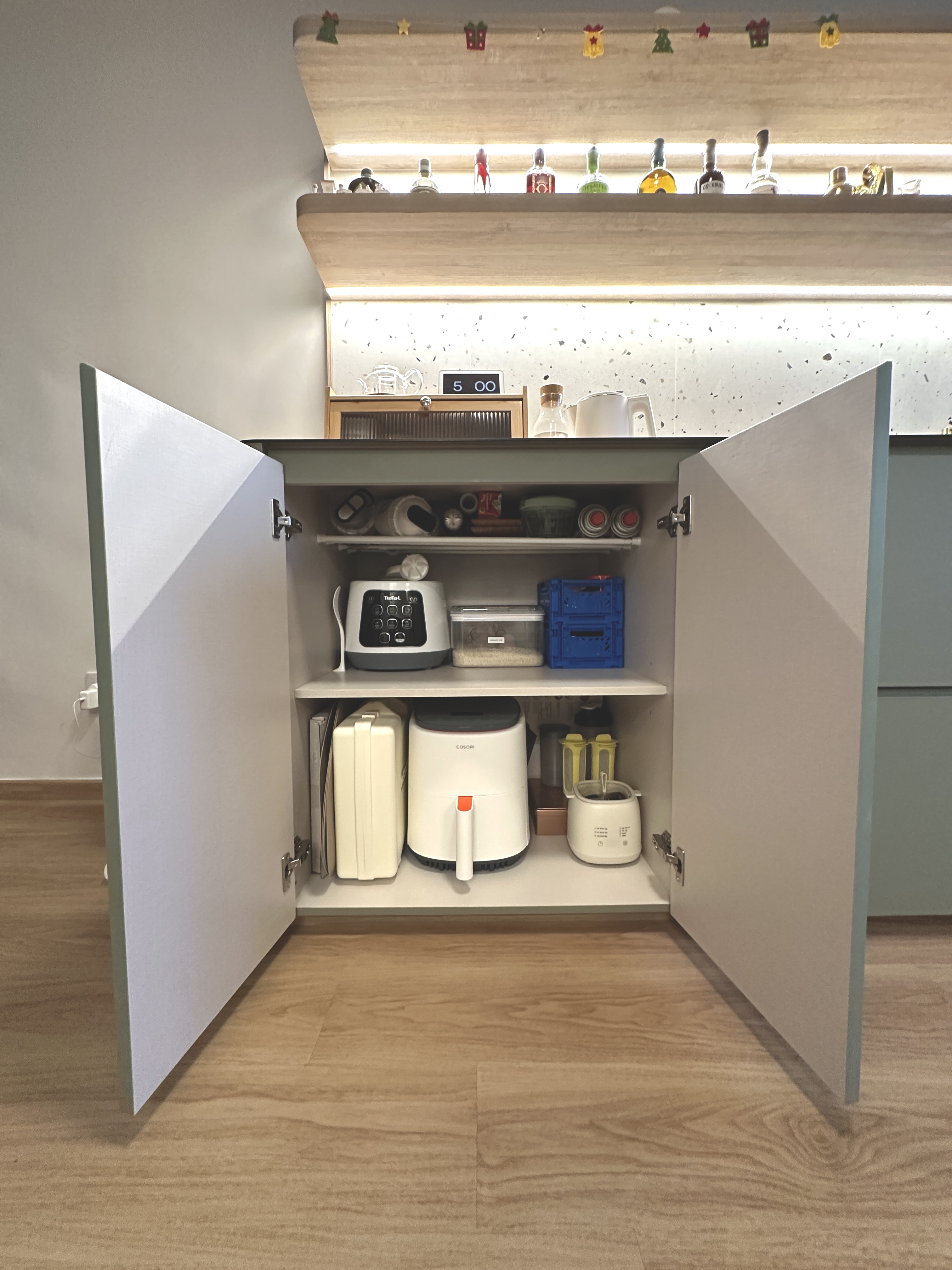 13 Storage & Organisation Tips for an Open Concept Minimalist Kitchen!