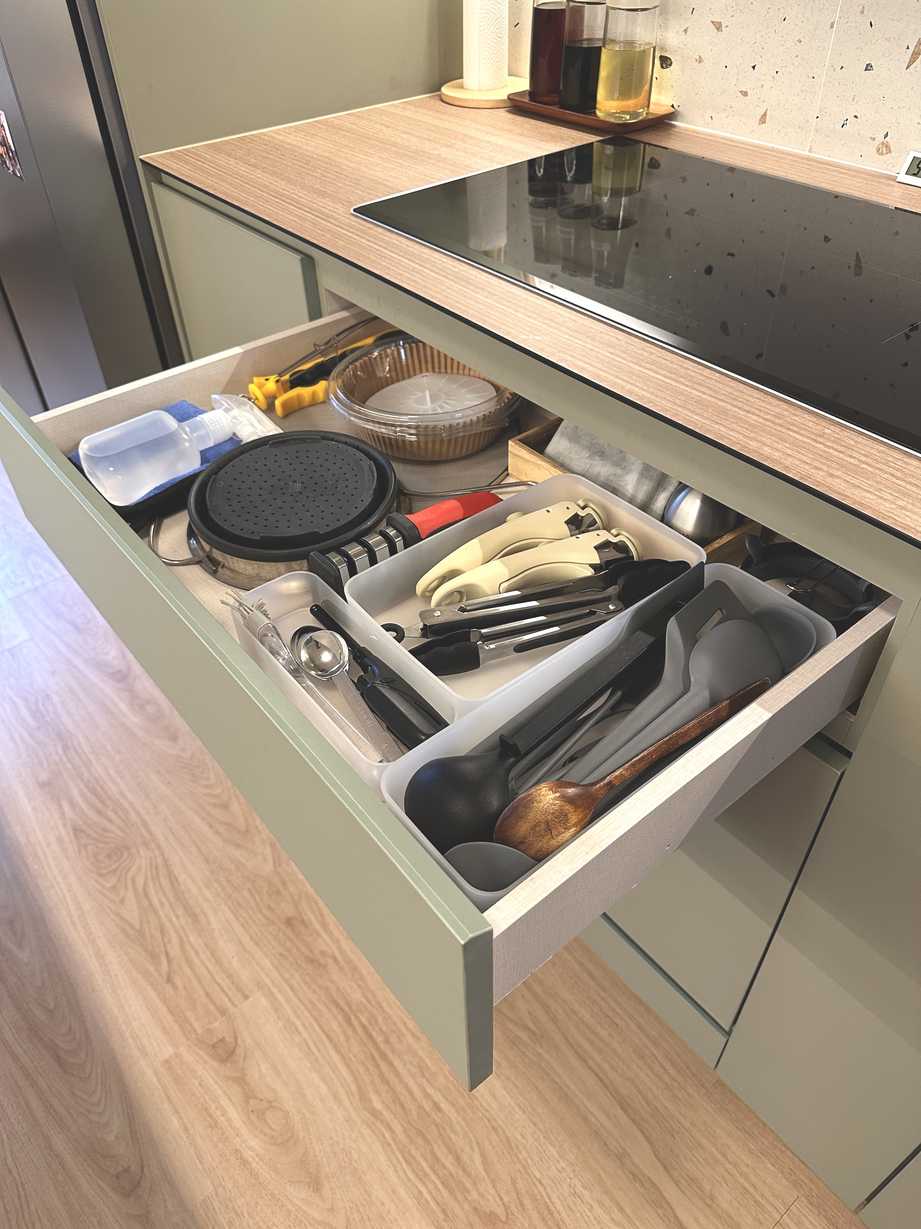 13 Storage & Organisation Tips for an Open Concept Minimalist Kitchen!