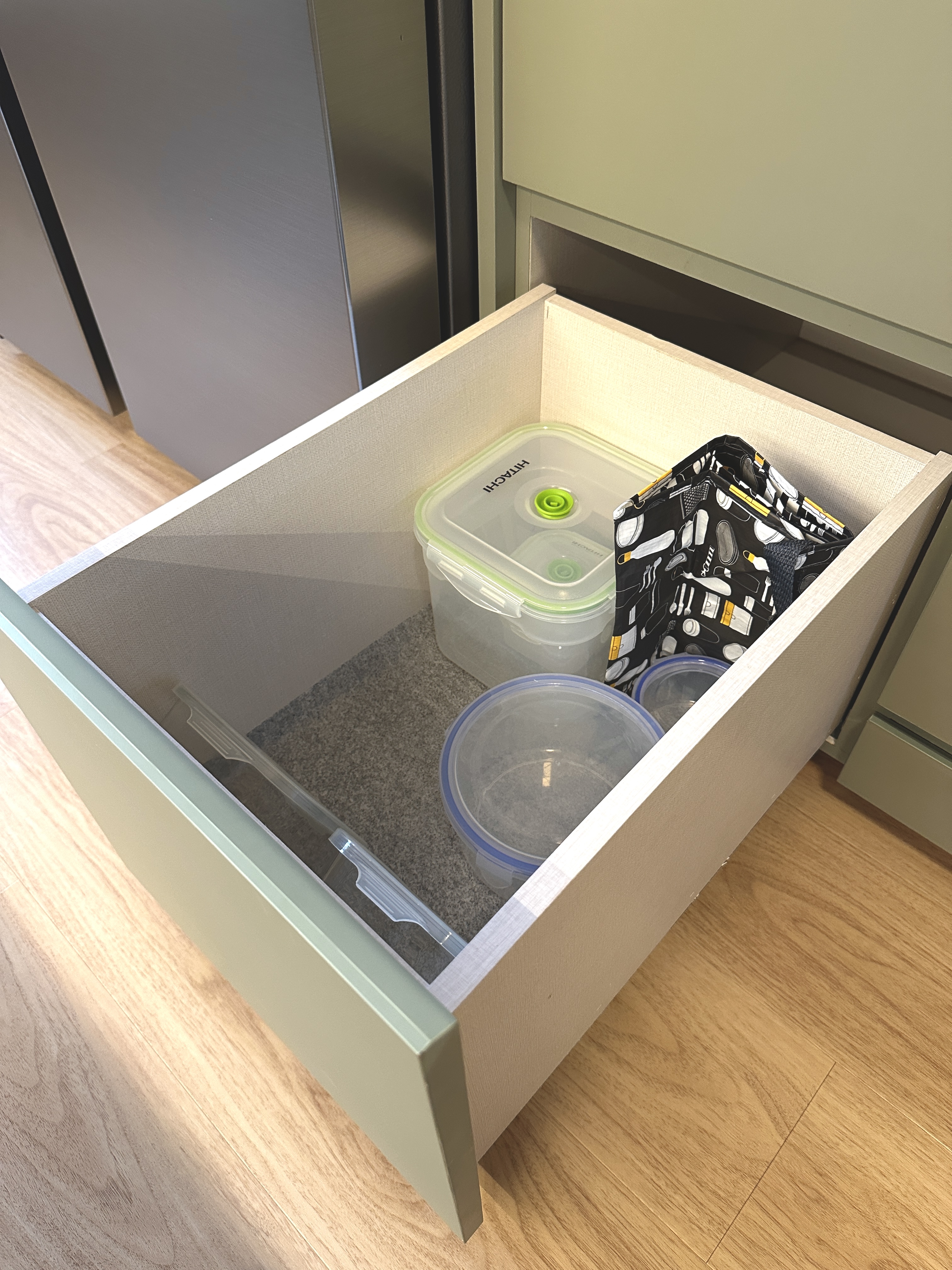 13 Storage & Organisation Tips for an Open Concept Minimalist Kitchen!