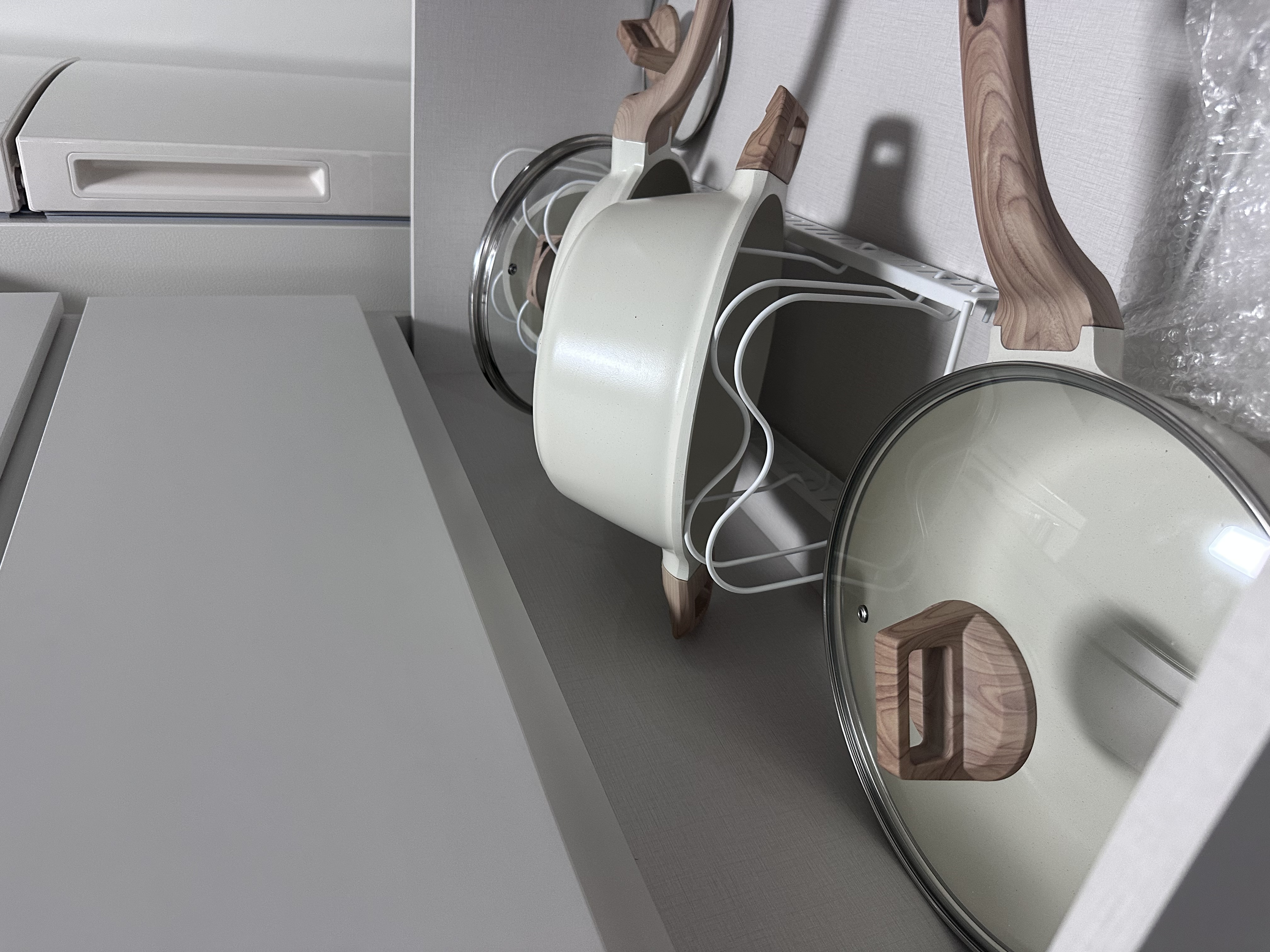 Organising an open-concept white kitchen