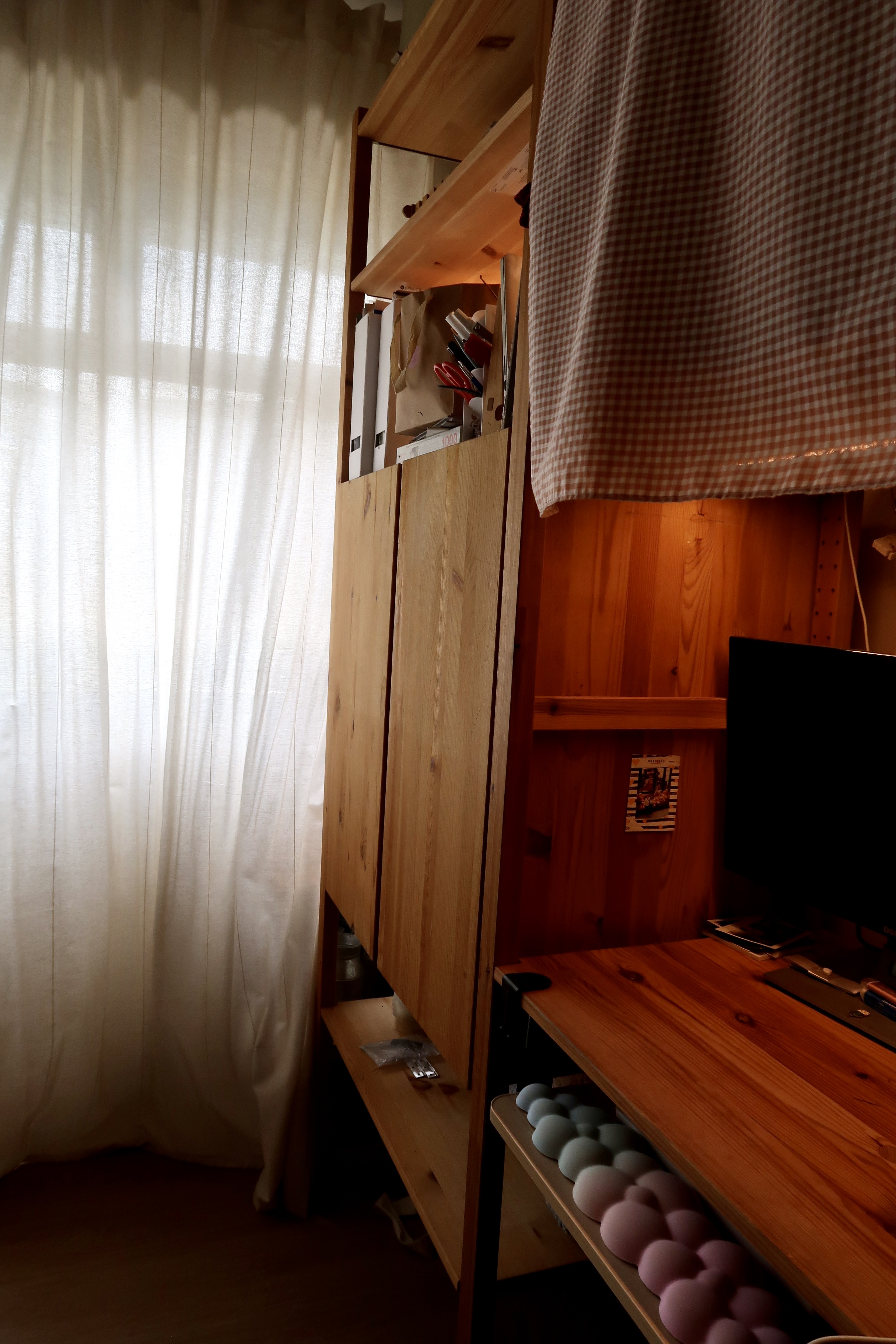 Cosy Wooden Home Office With No Built-Ins 🍂