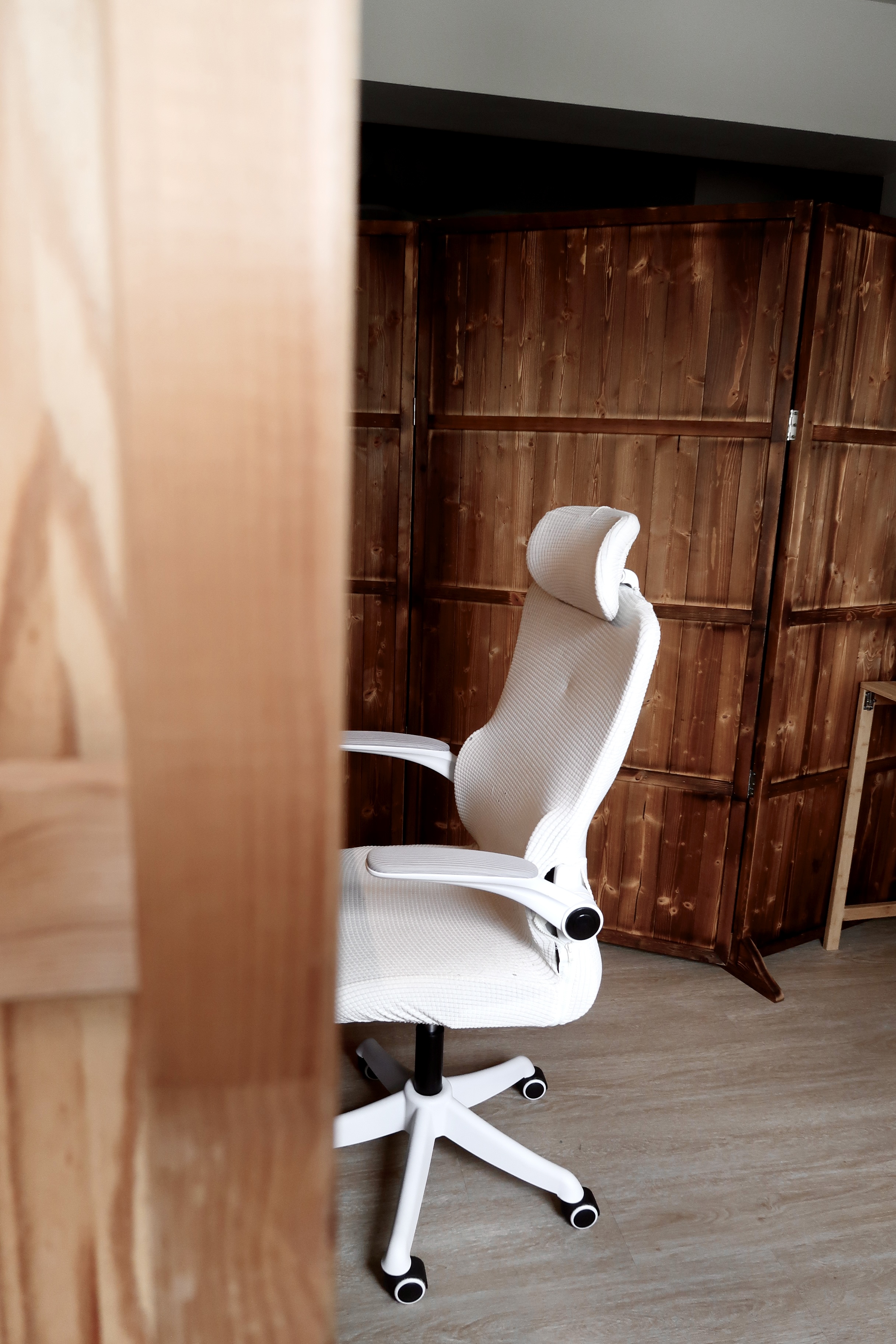 Cosy Wooden Home Office With No Built-Ins 🍂