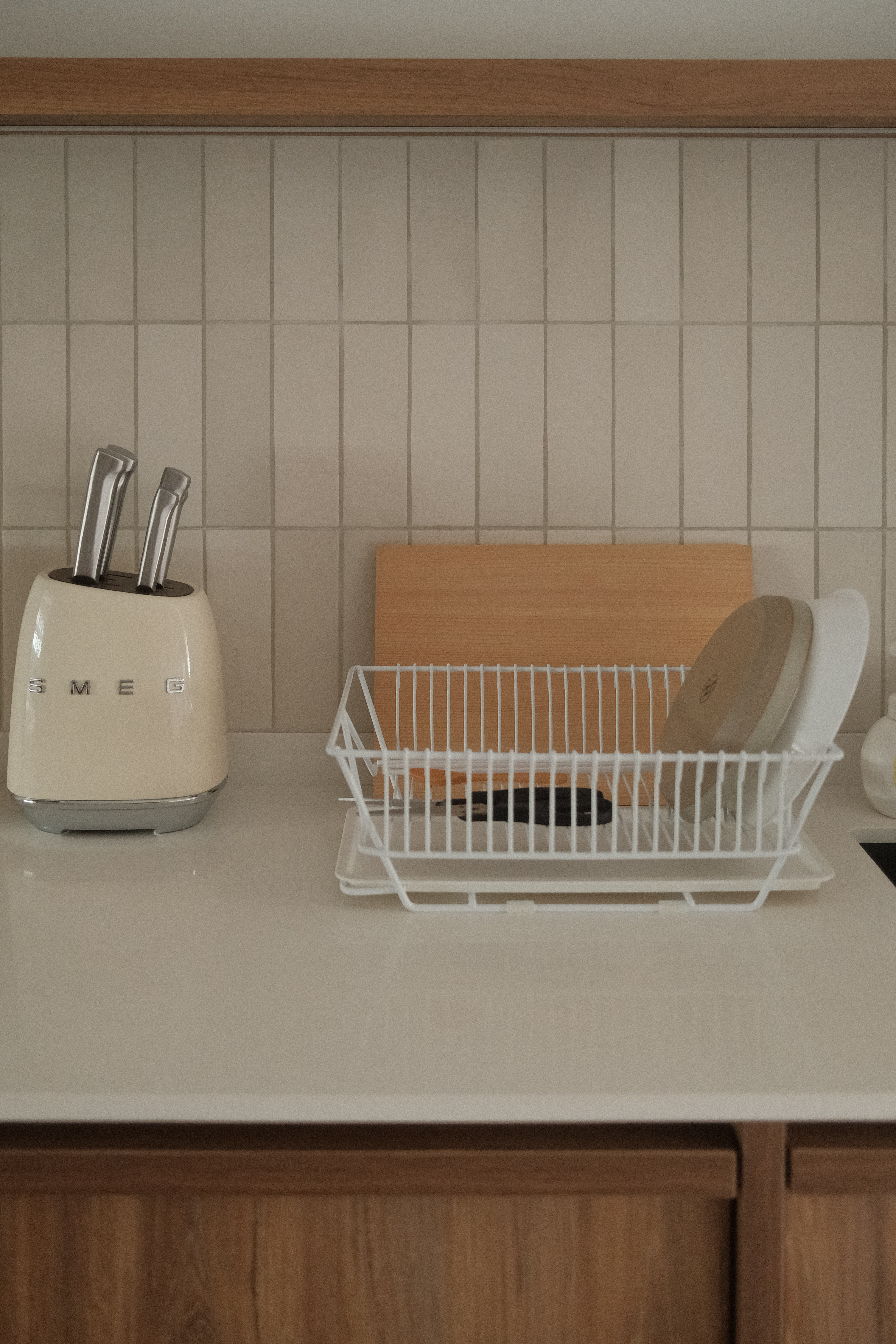 Transform-Your-Kitchen:-Clever-Storage-Hacks-for-a-Clutter-Free-Space