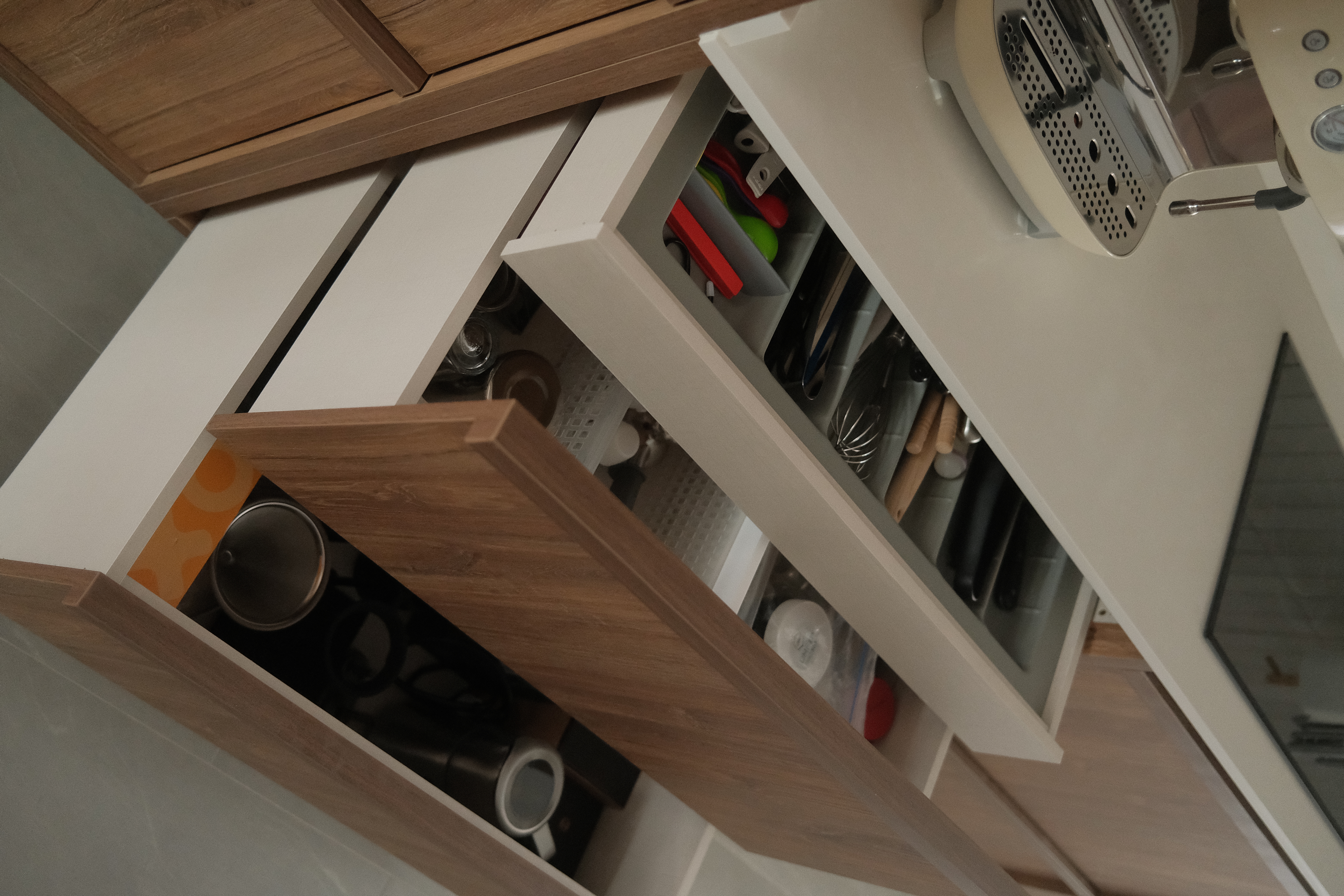 Transform-Your-Kitchen:-Clever-Storage-Hacks-for-a-Clutter-Free-Space
