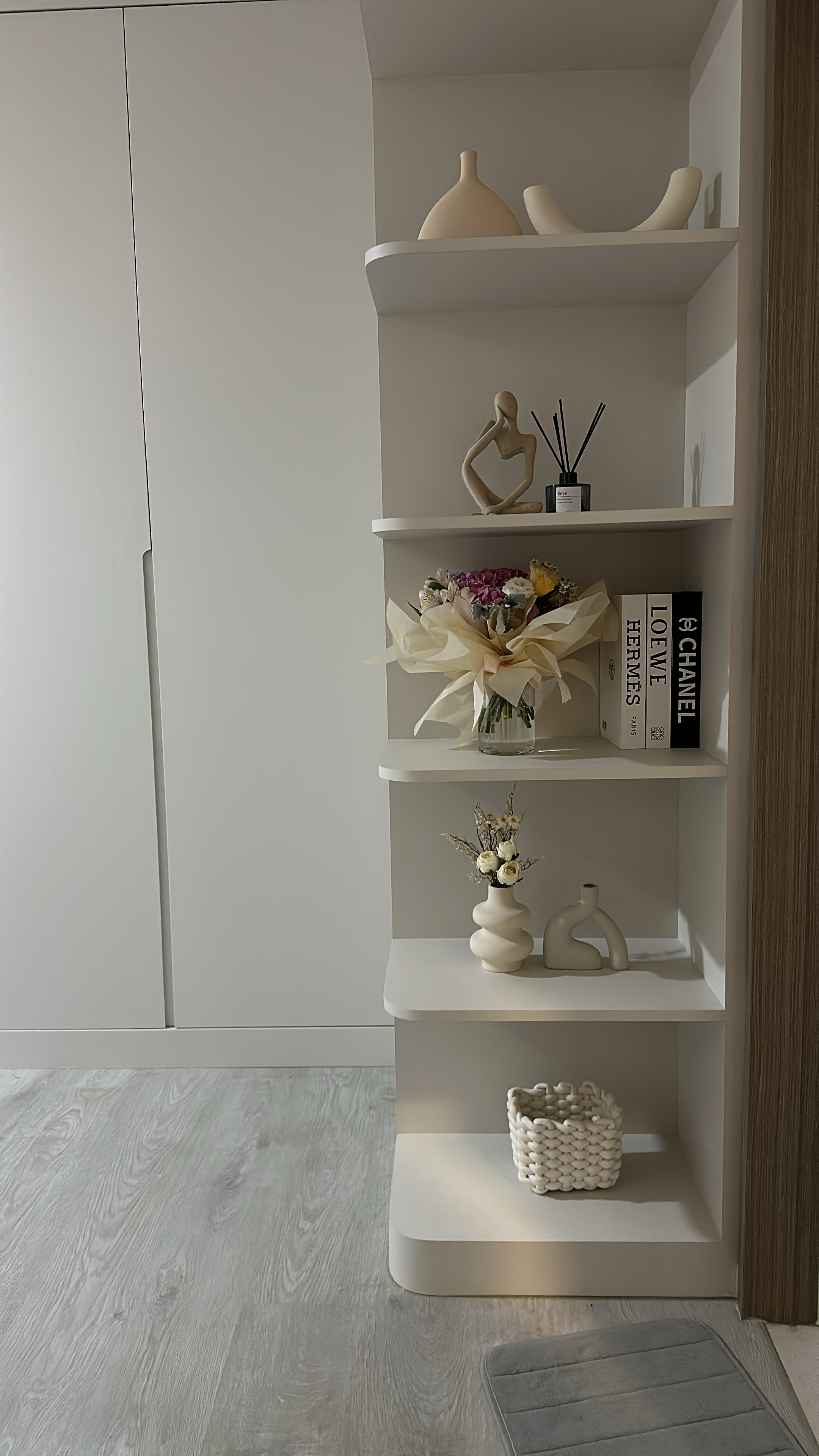 Styling our home with faux and fresh flowers 🌷🌷🌷