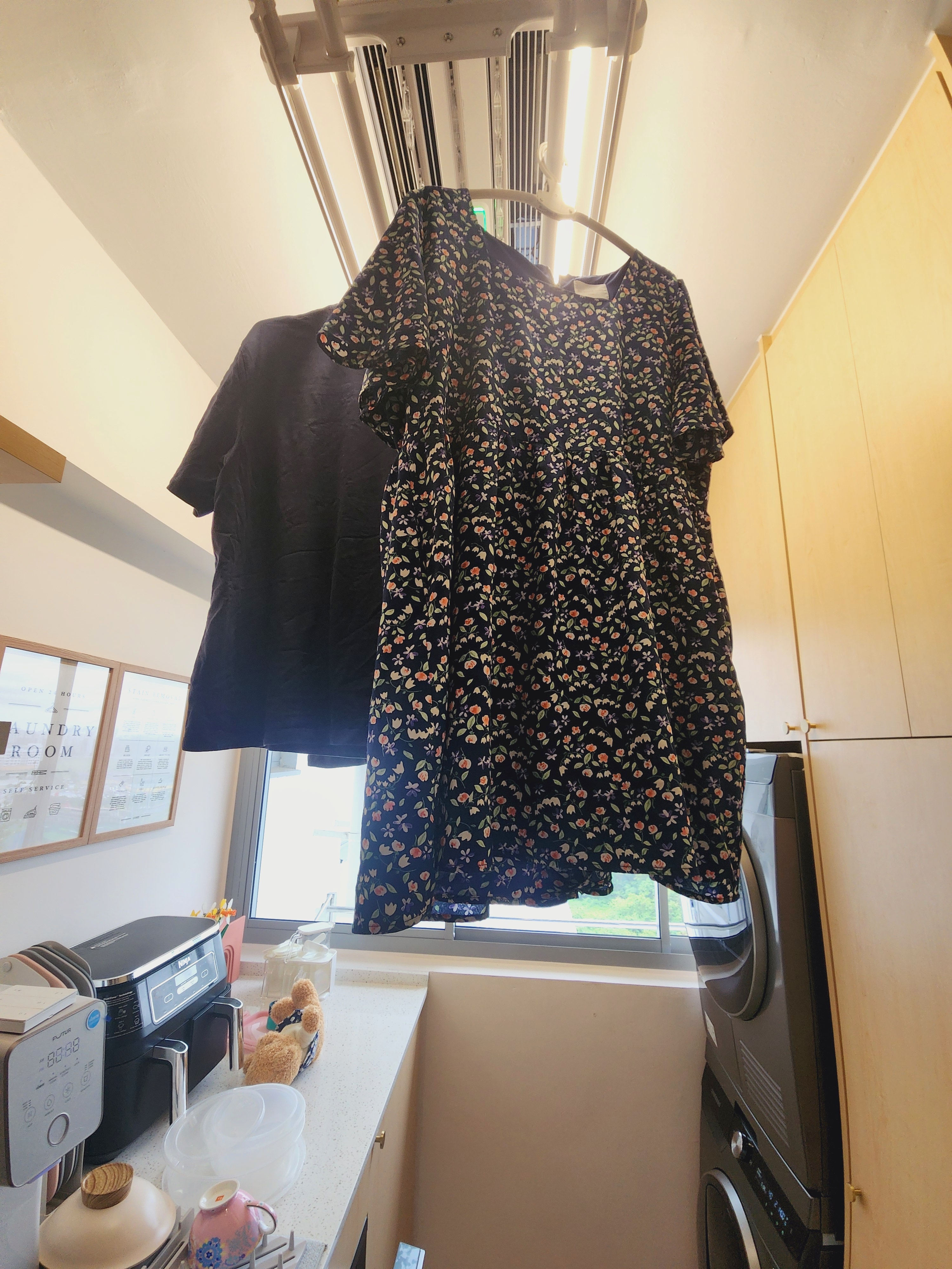 A Service Yard Integrated Within a Galley-Style Kitchen