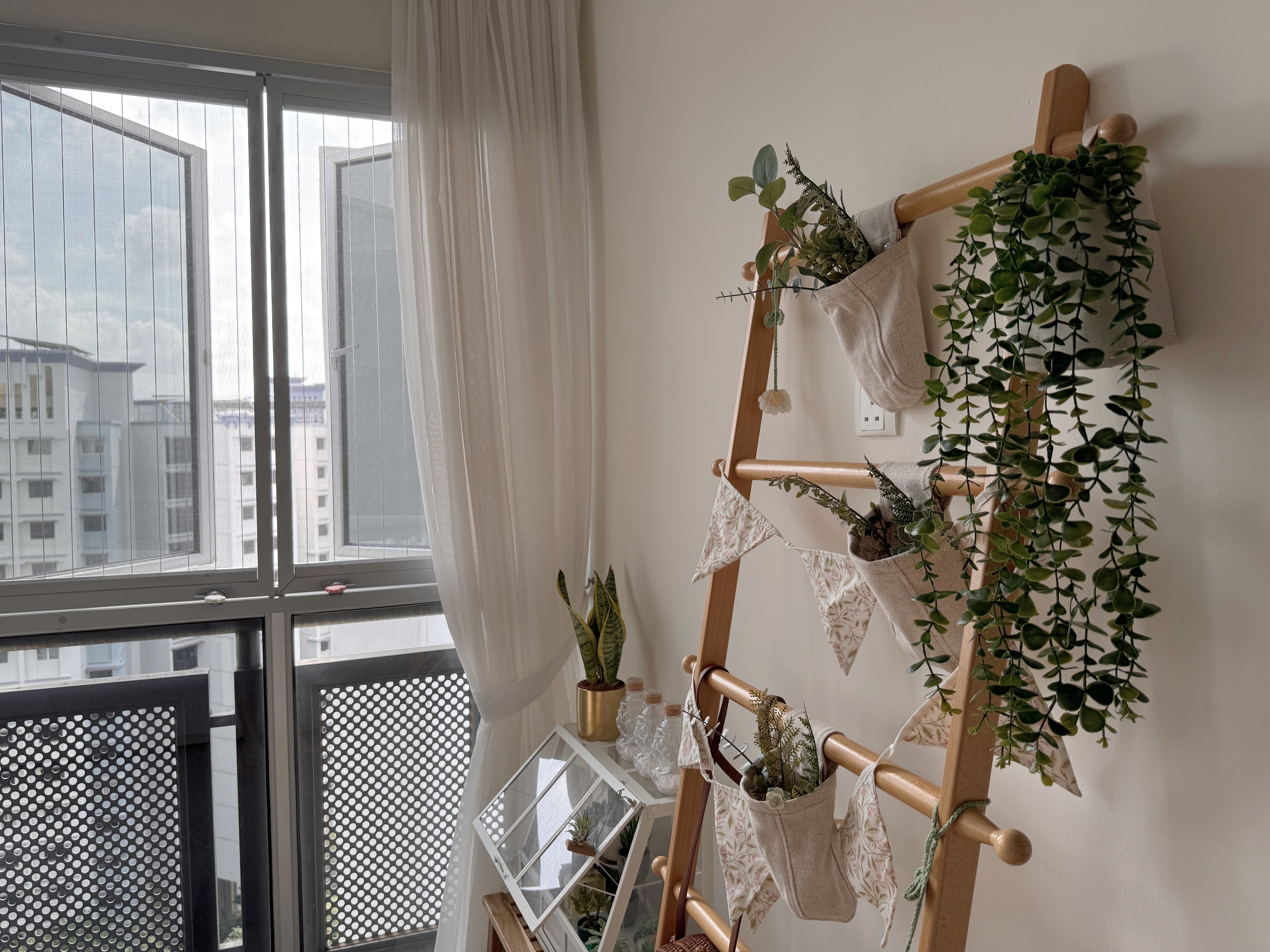 Want Plants but Worried About Pets & Black Thumbs? We've Got Tips!