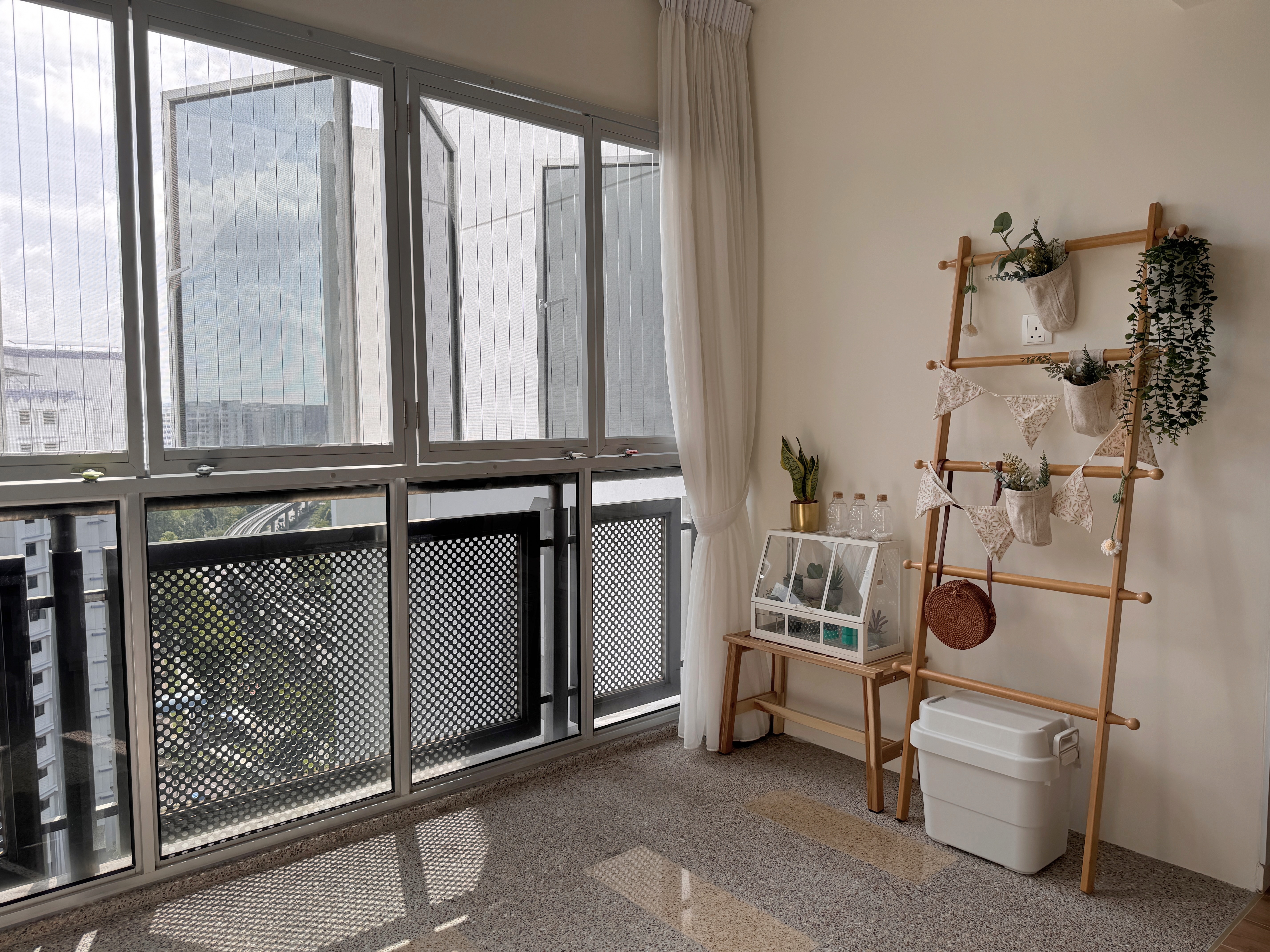 Want Plants but Worried About Pets & Black Thumbs? We've Got Tips!