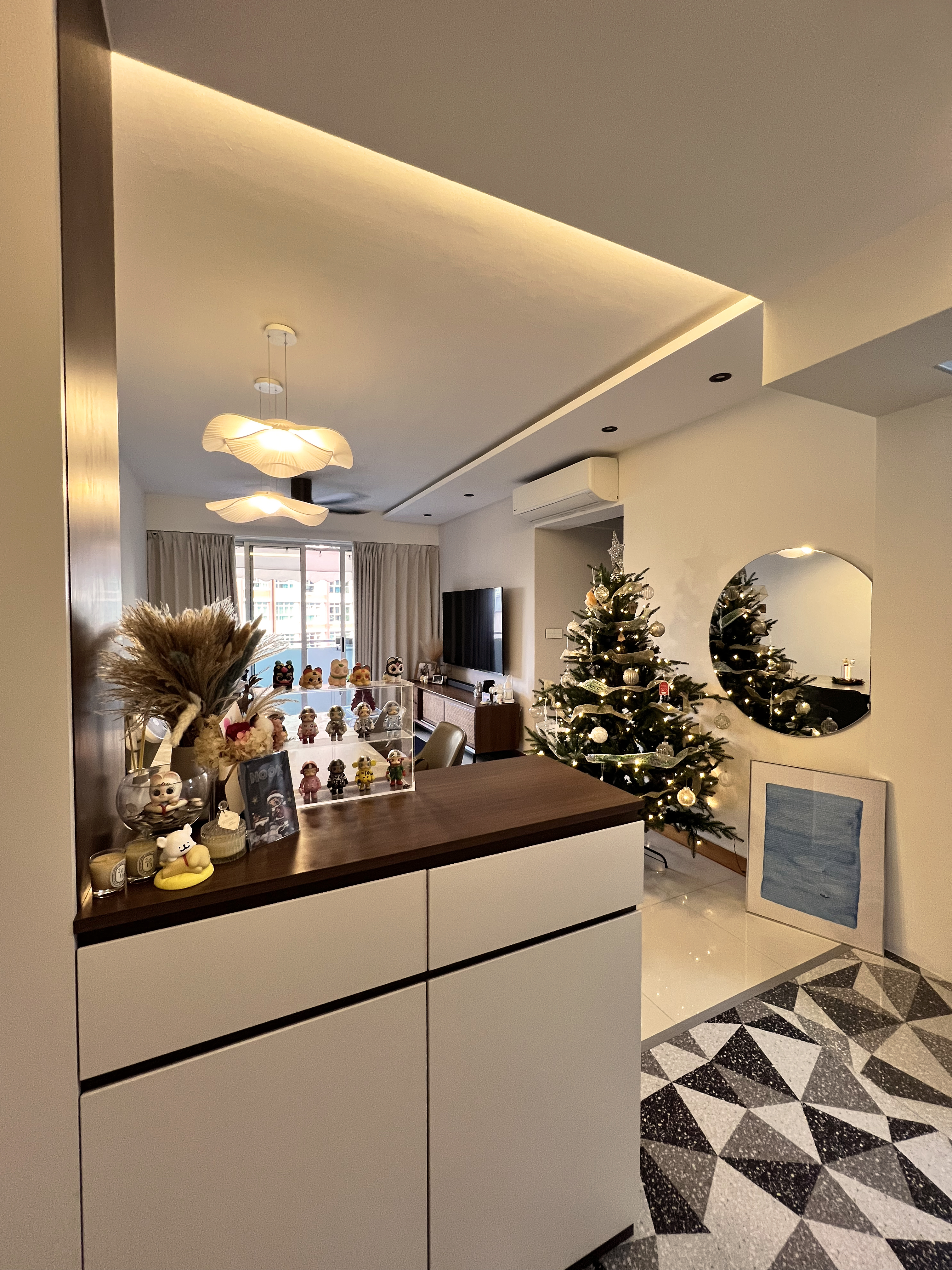 Entryway Glow-Up: Matching Tiles and Laminates Seamlessly