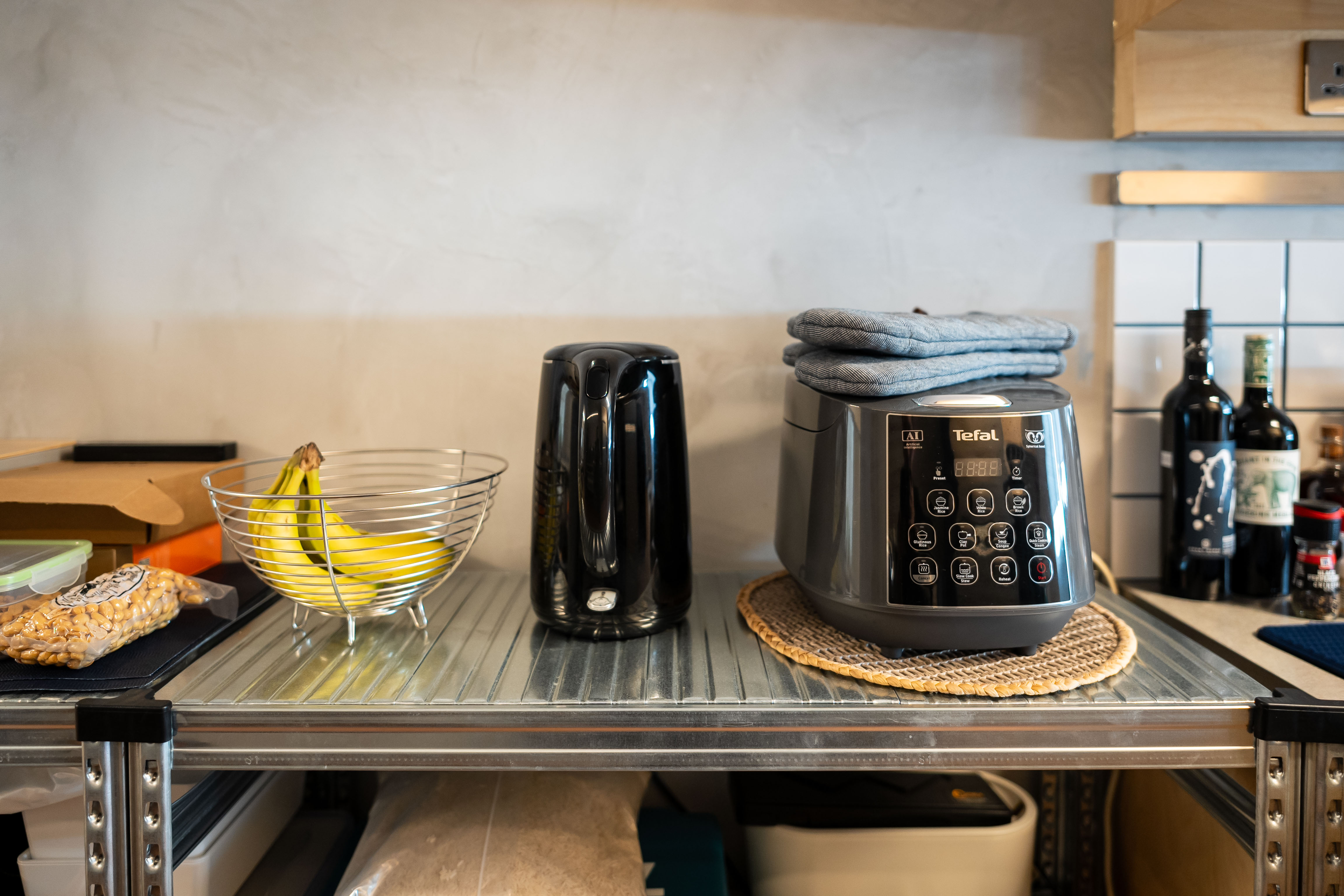 Keep-things-organised-and-within-reach-in-the-kitchen!