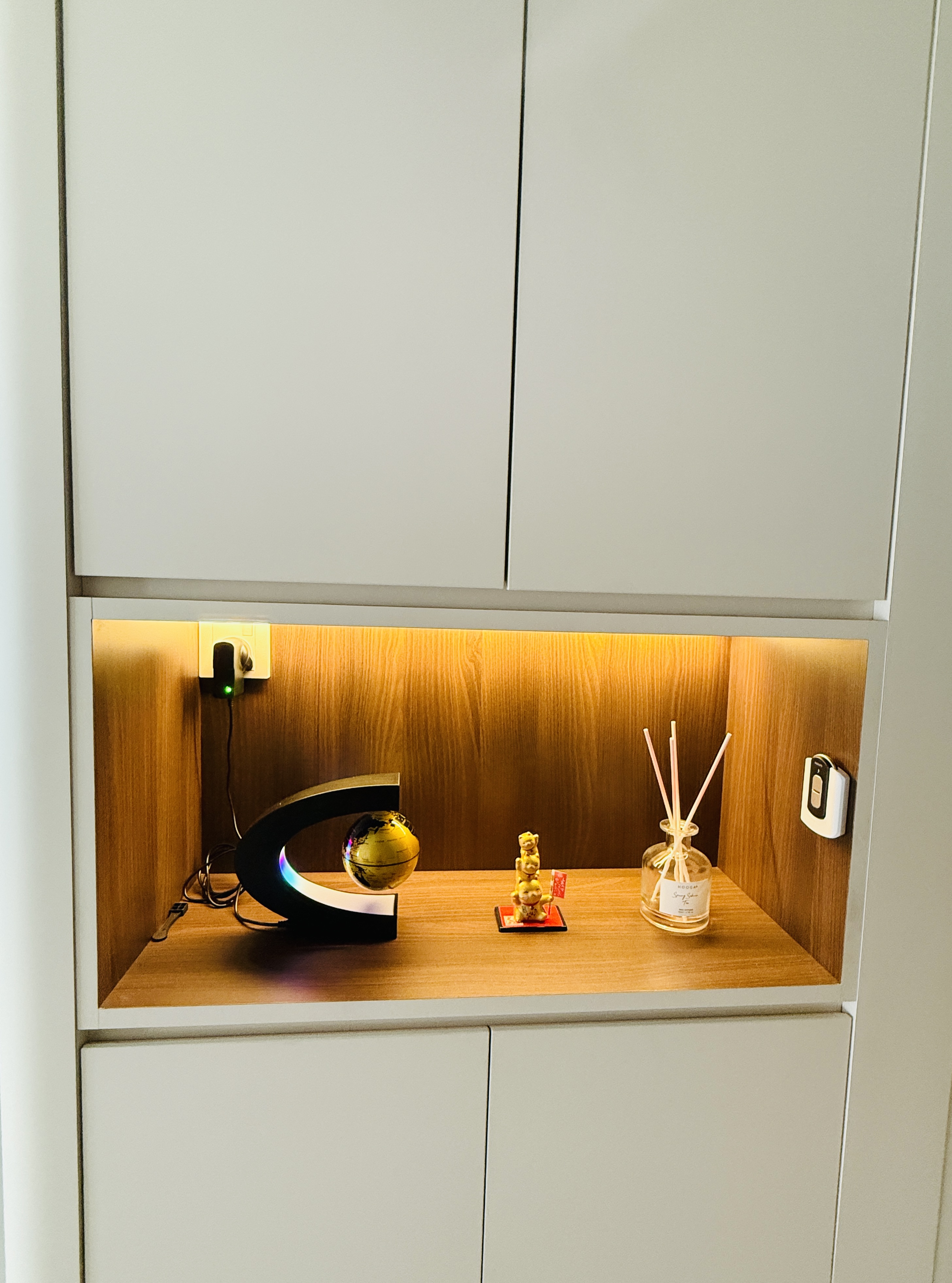 Into our $70K Reno Modern luxury Minimalist 5 room resales flat