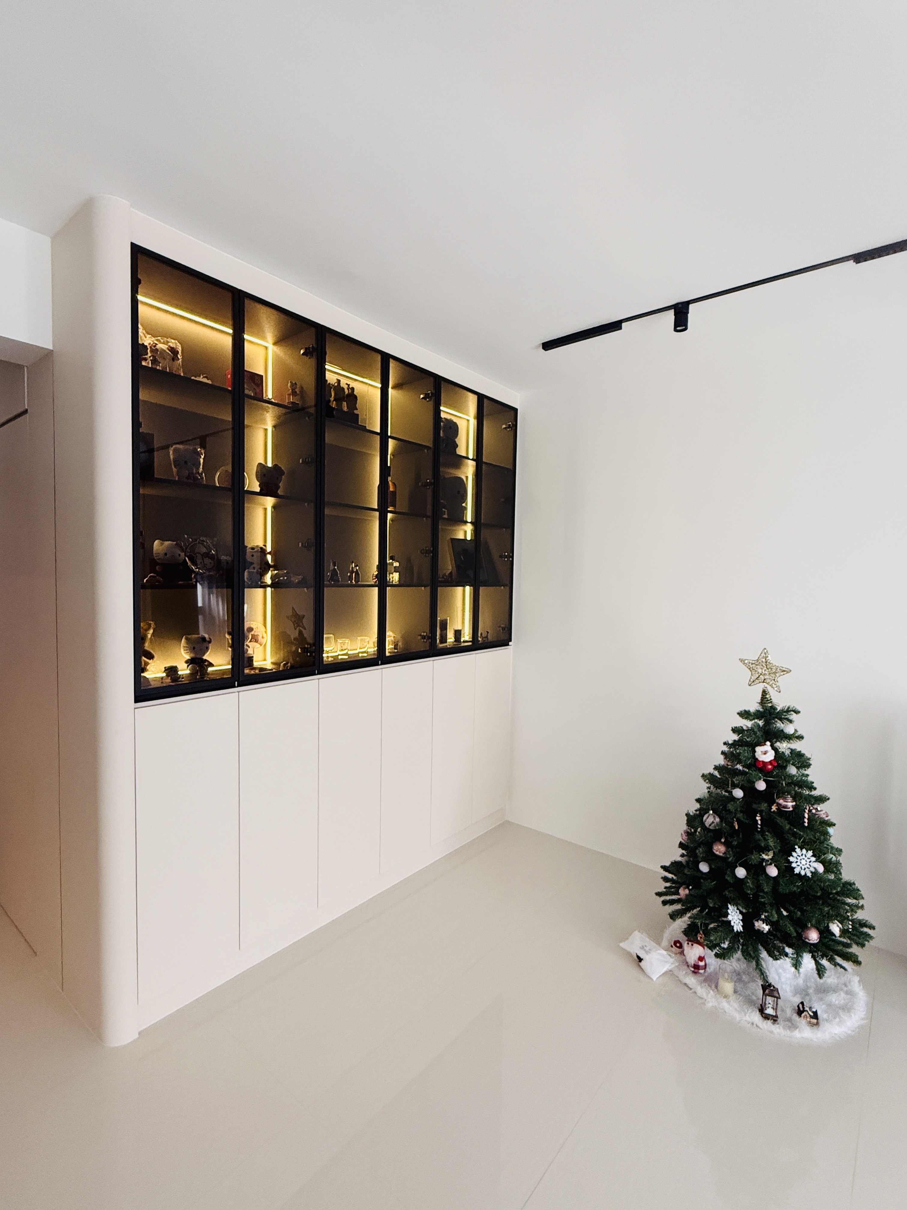 Into our $70K Reno Modern luxury Minimalist 5 room resales flat