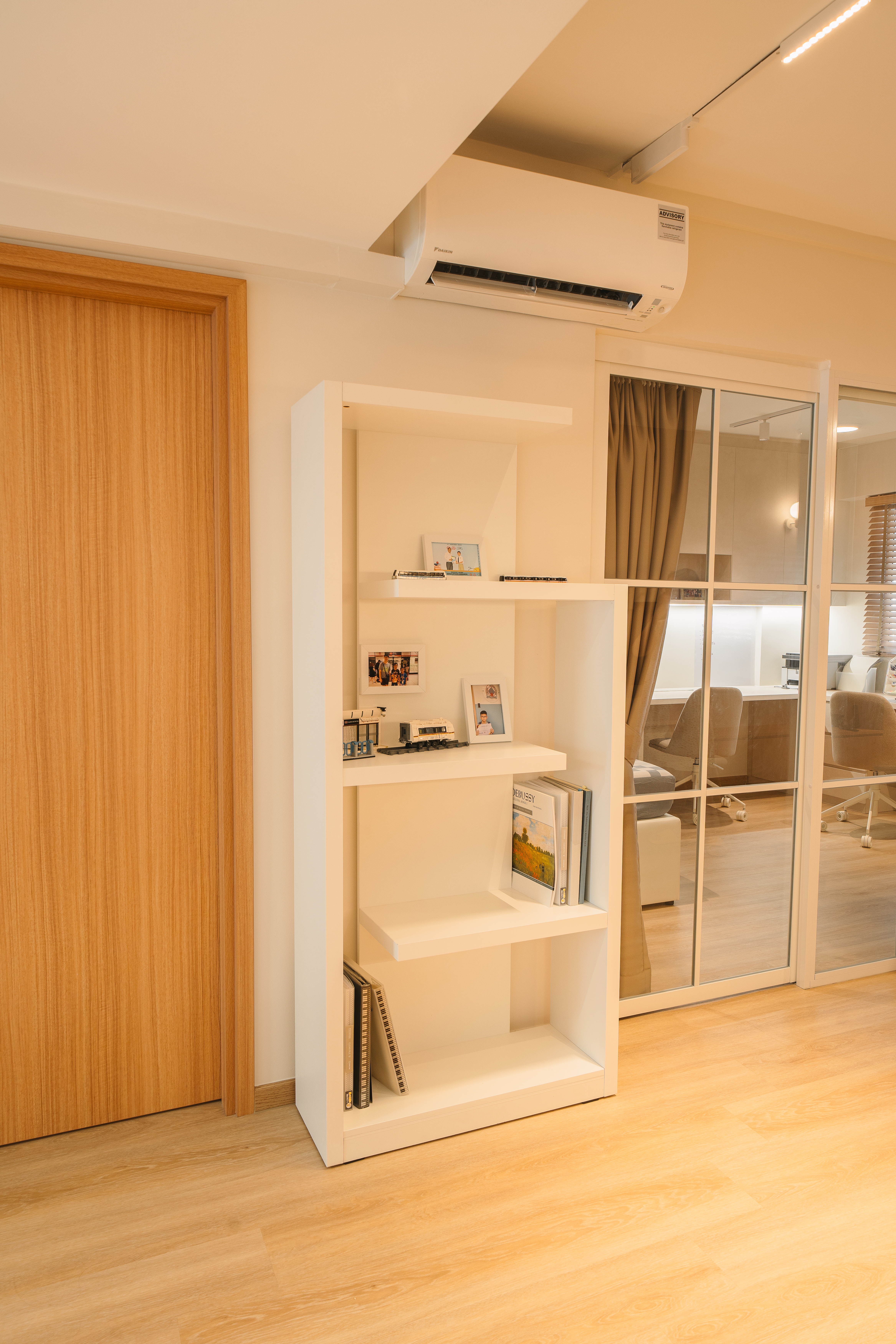 Simple and cosy revamp of old 2-br resale in scandi/minimalist style