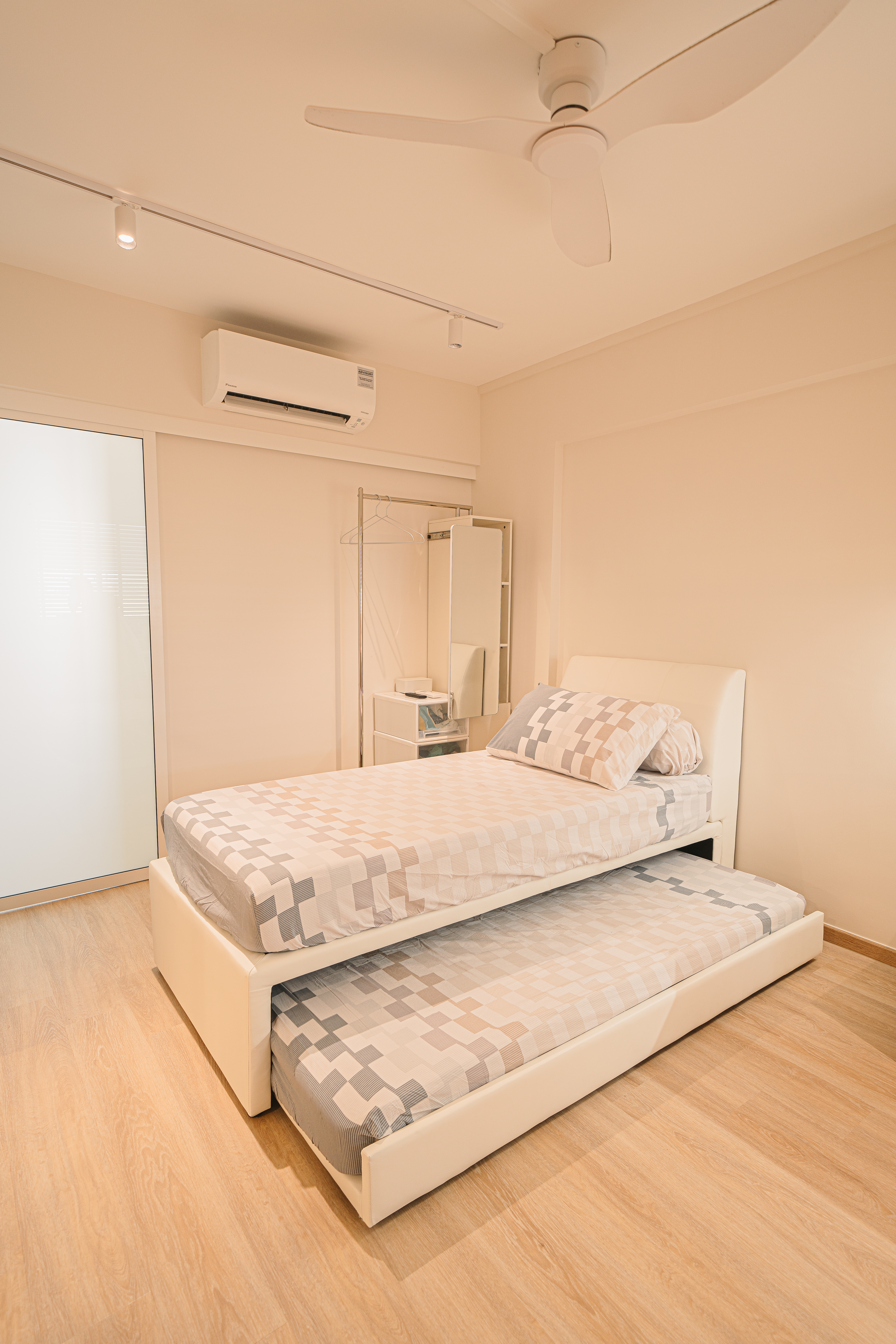 Simple and cosy revamp of old 2-br resale in scandi/minimalist style