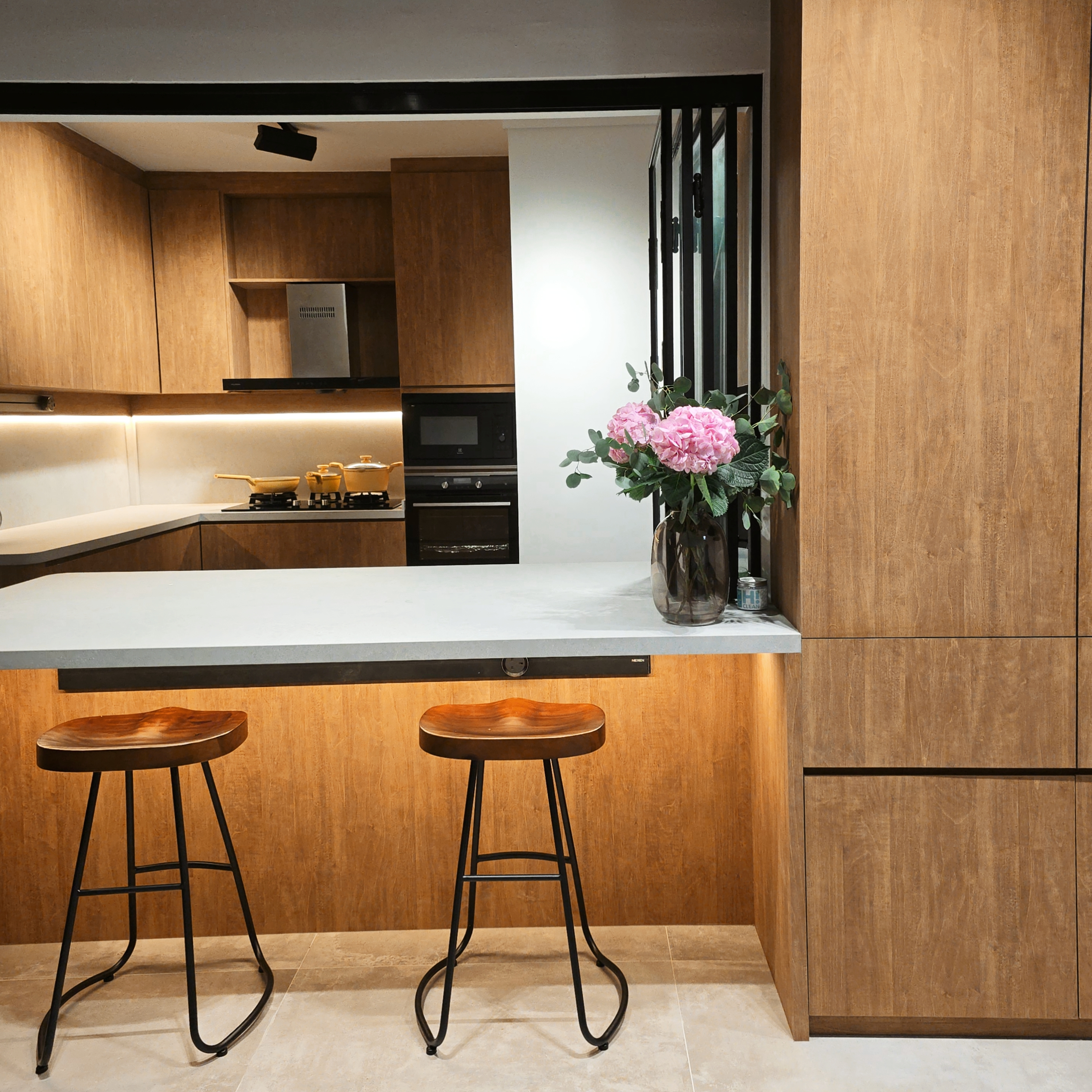 Kitchen Inspiration: Make your island pop with some fresh blooms.