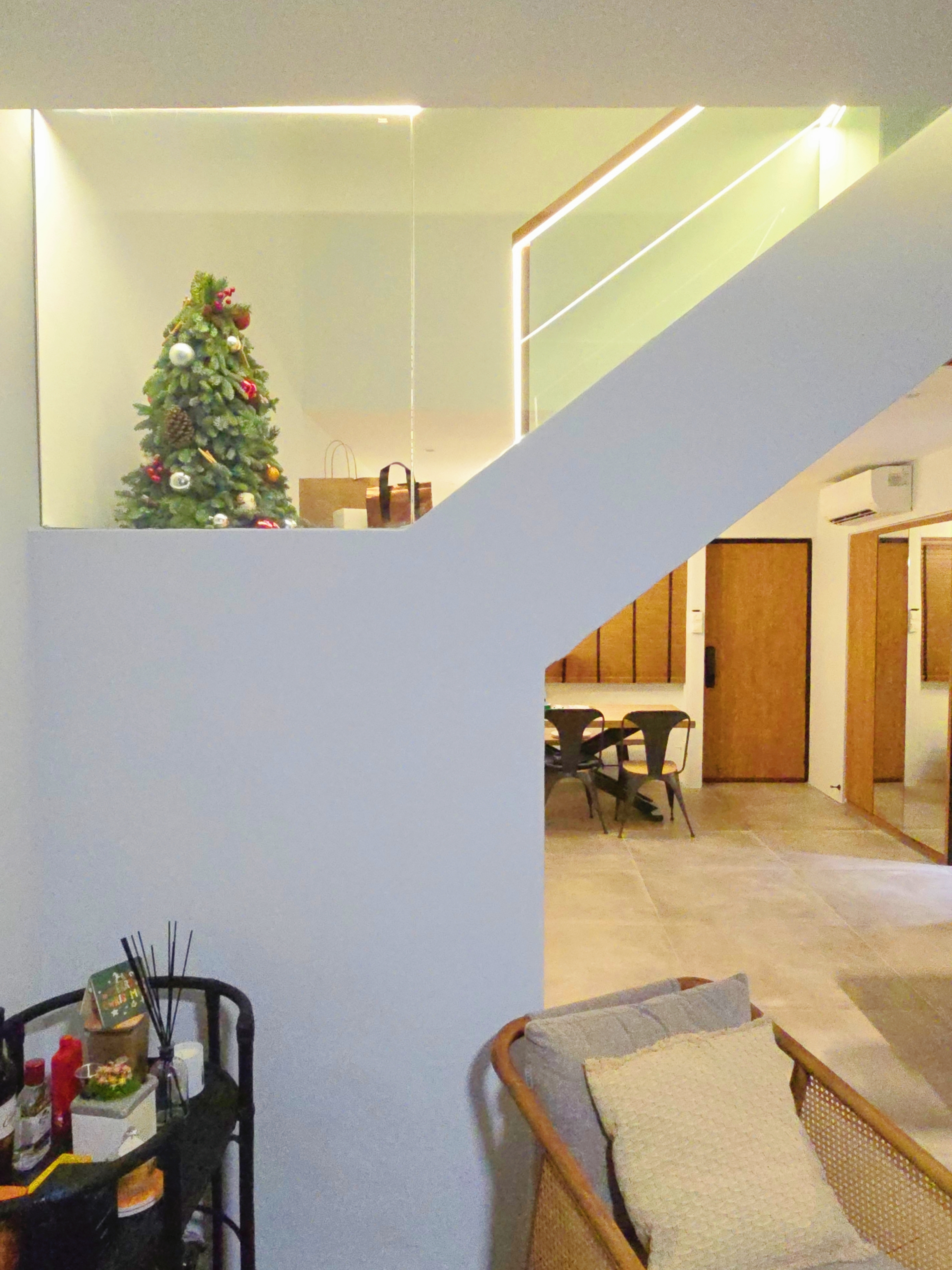 Minimalist-Festive-Decor