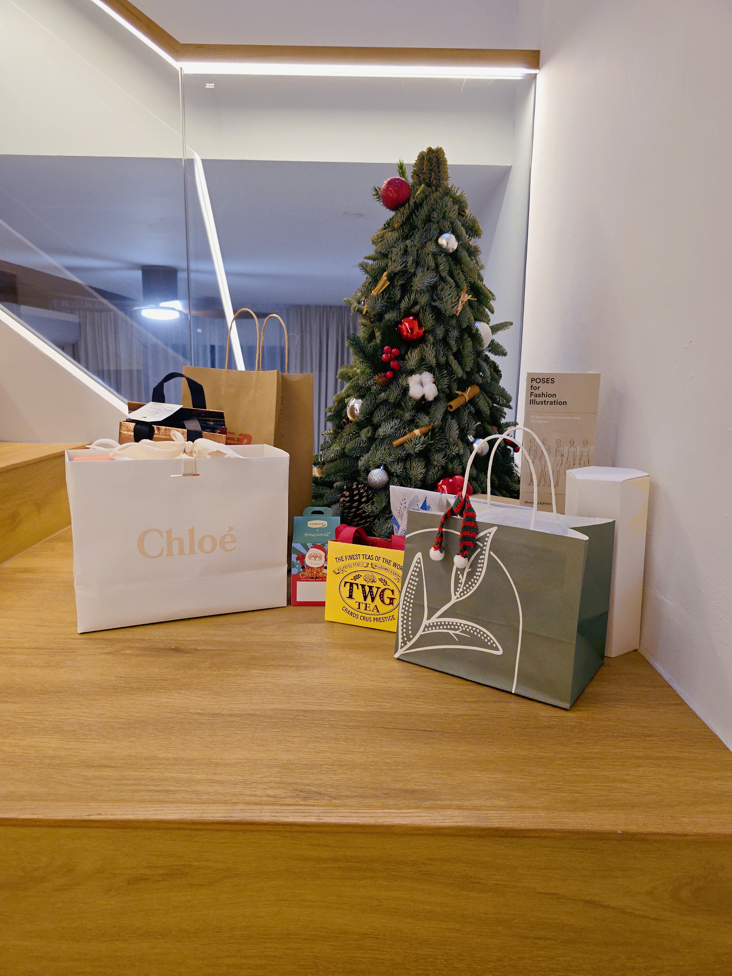 Minimalist-Festive-Decor