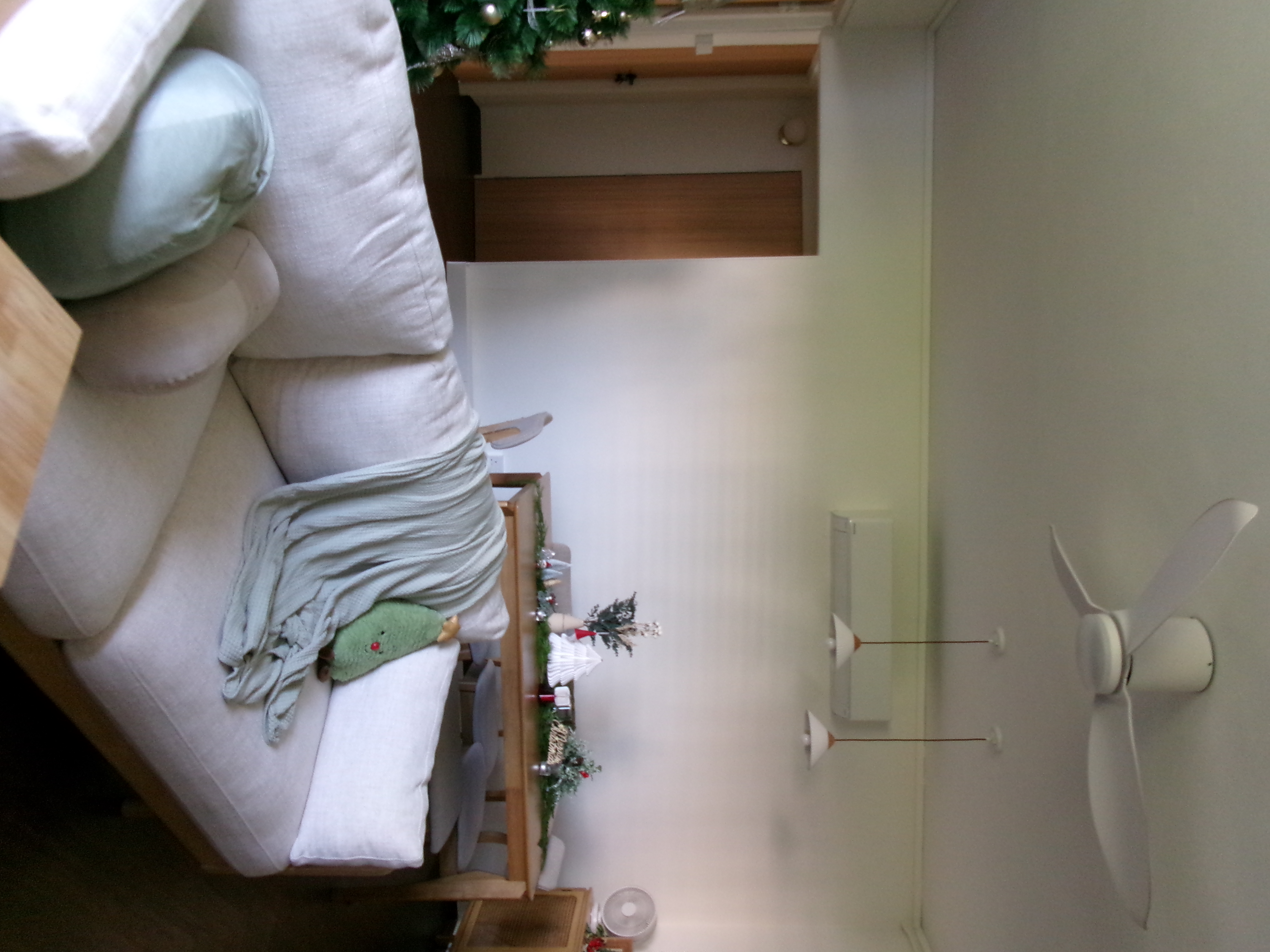 Home-Tour---🎄-edition:-Warm-&-woody,-a-4RM-resale-in-Tampines-🪵🪴