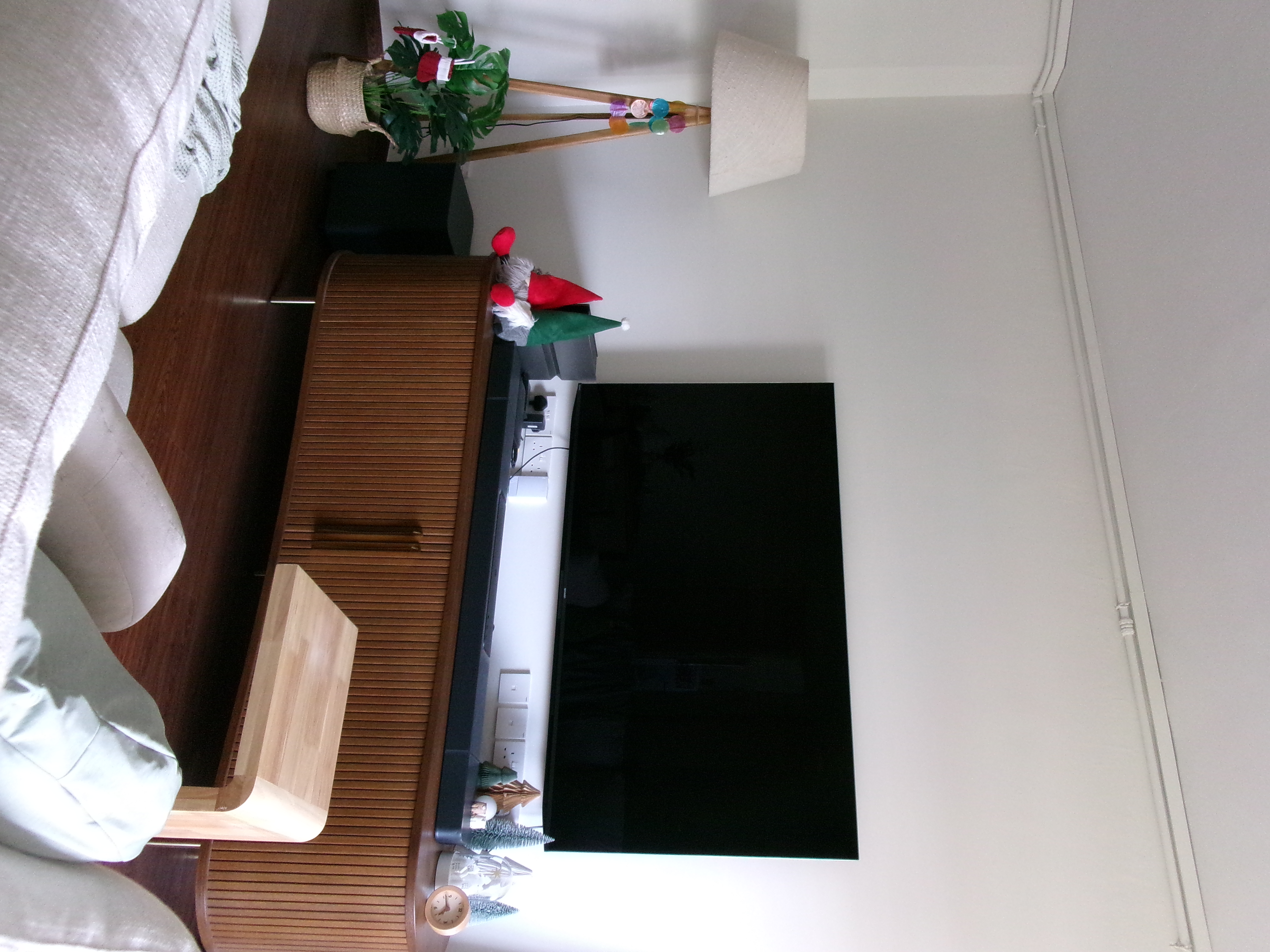 Home Tour - 🎄 edition: Warm & woody, a 4RM resale in Tampines 🪵🪴