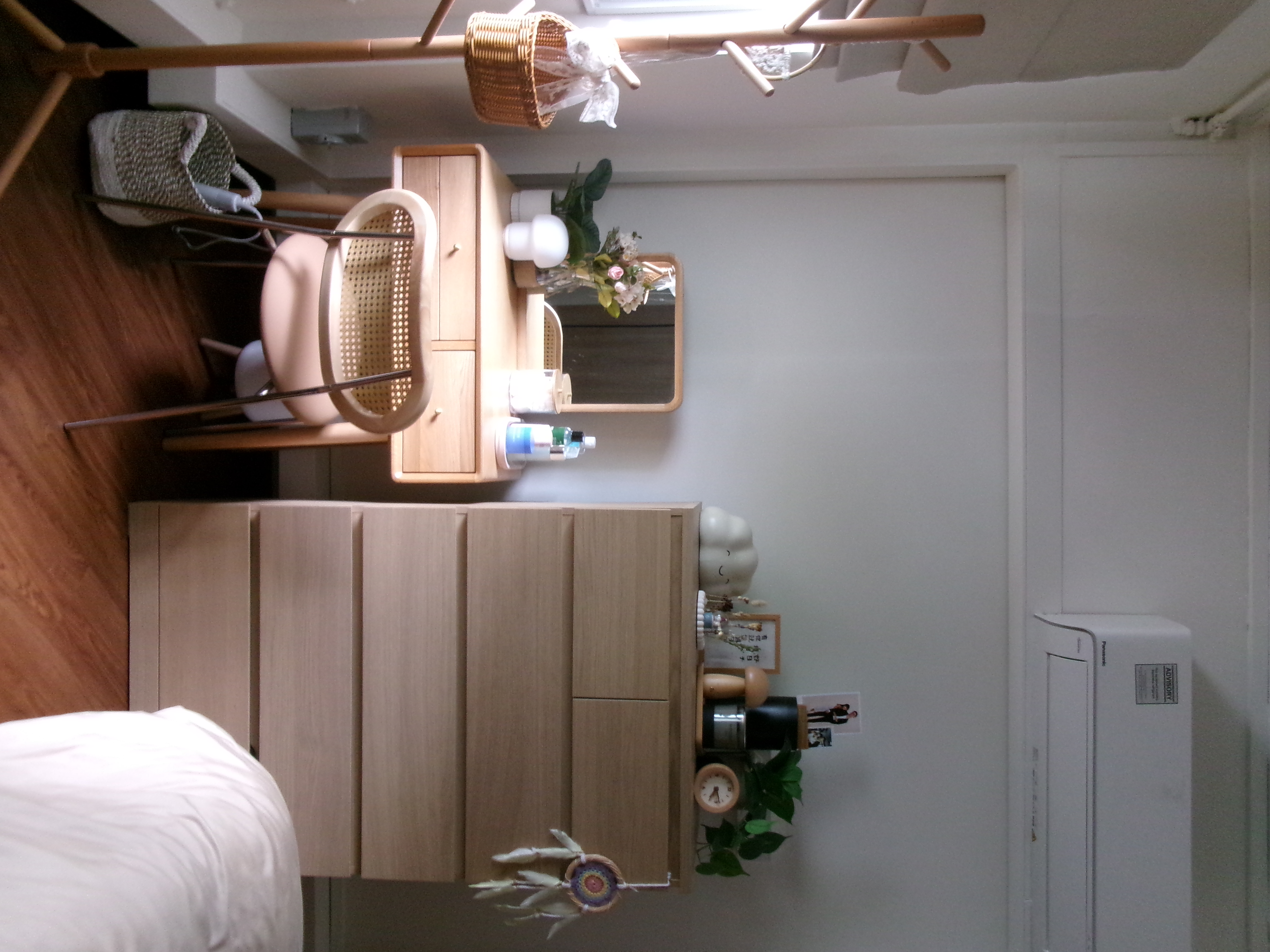 Home Tour - 🎄 edition: Warm & woody, a 4RM resale in Tampines 🪵🪴