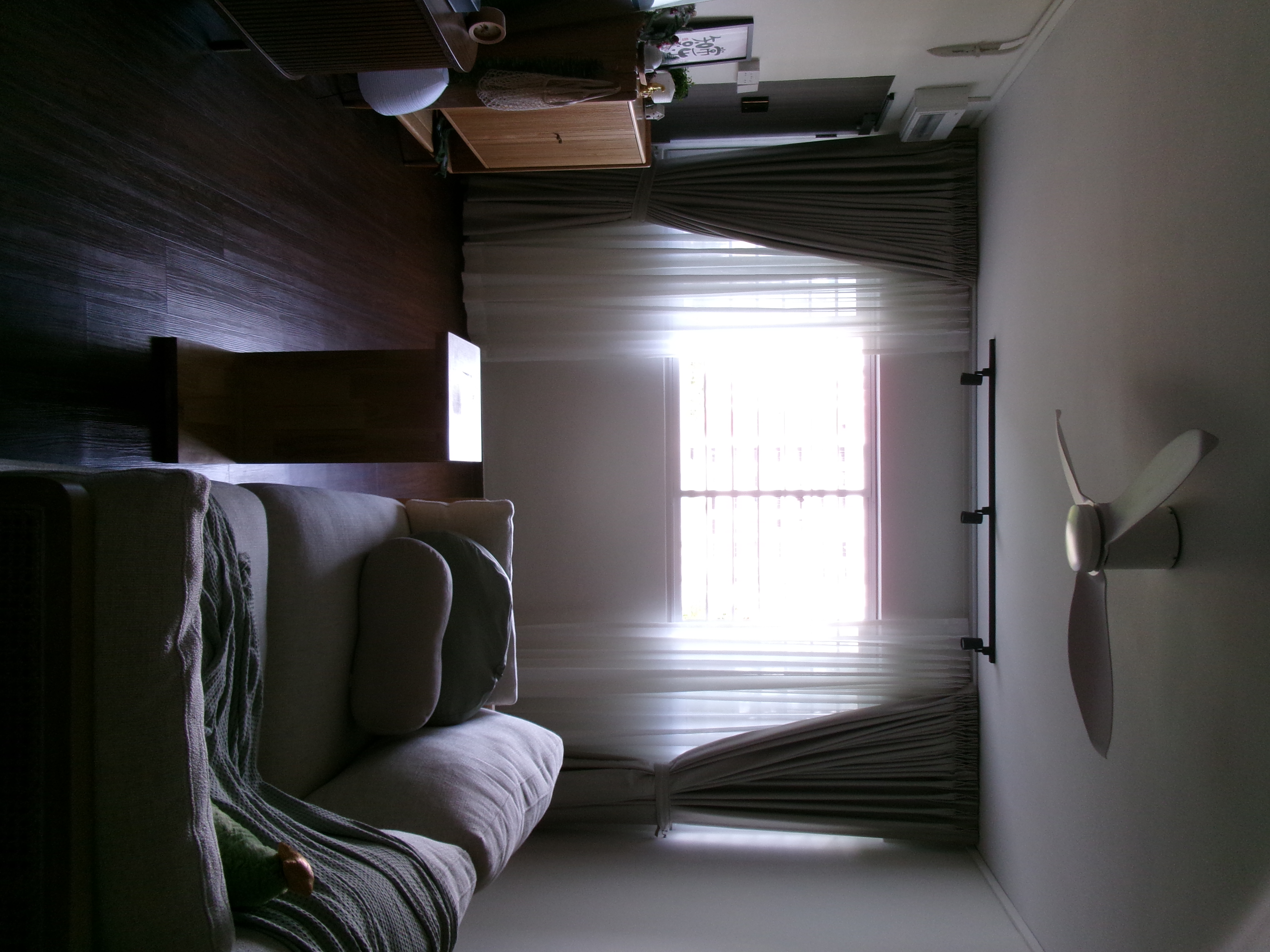 Home Tour - 🎄 edition: Warm & woody, a 4RM resale in Tampines 🪵🪴