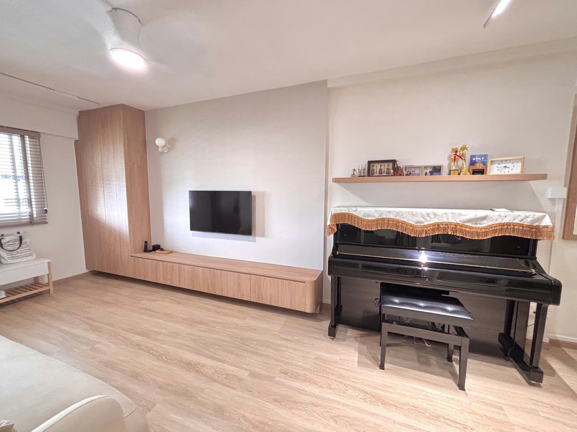 Simple and cosy revamp of old 2-br resale in scandi/minimalist style