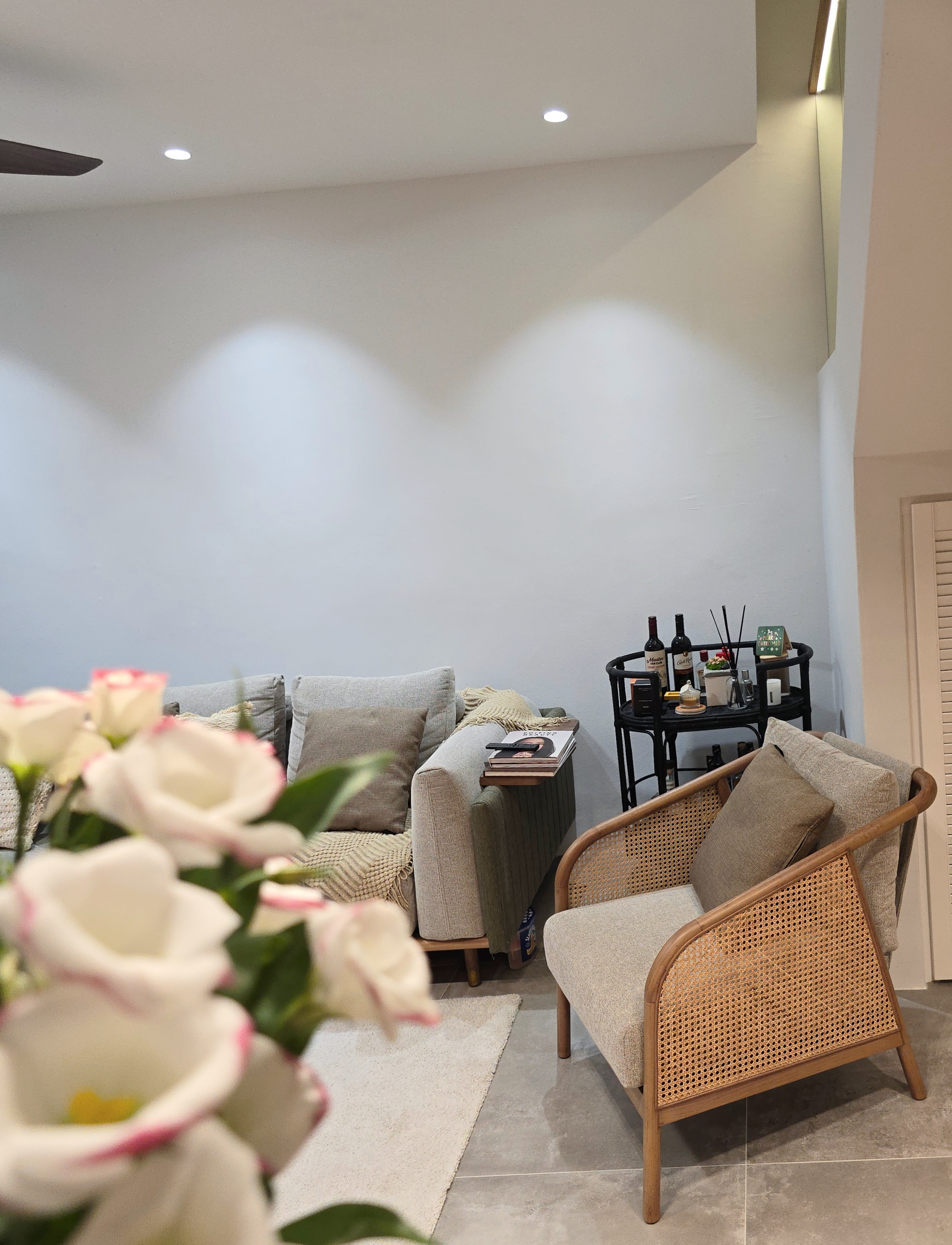 Our Living Room: Woody Tones & Shades Of Grey