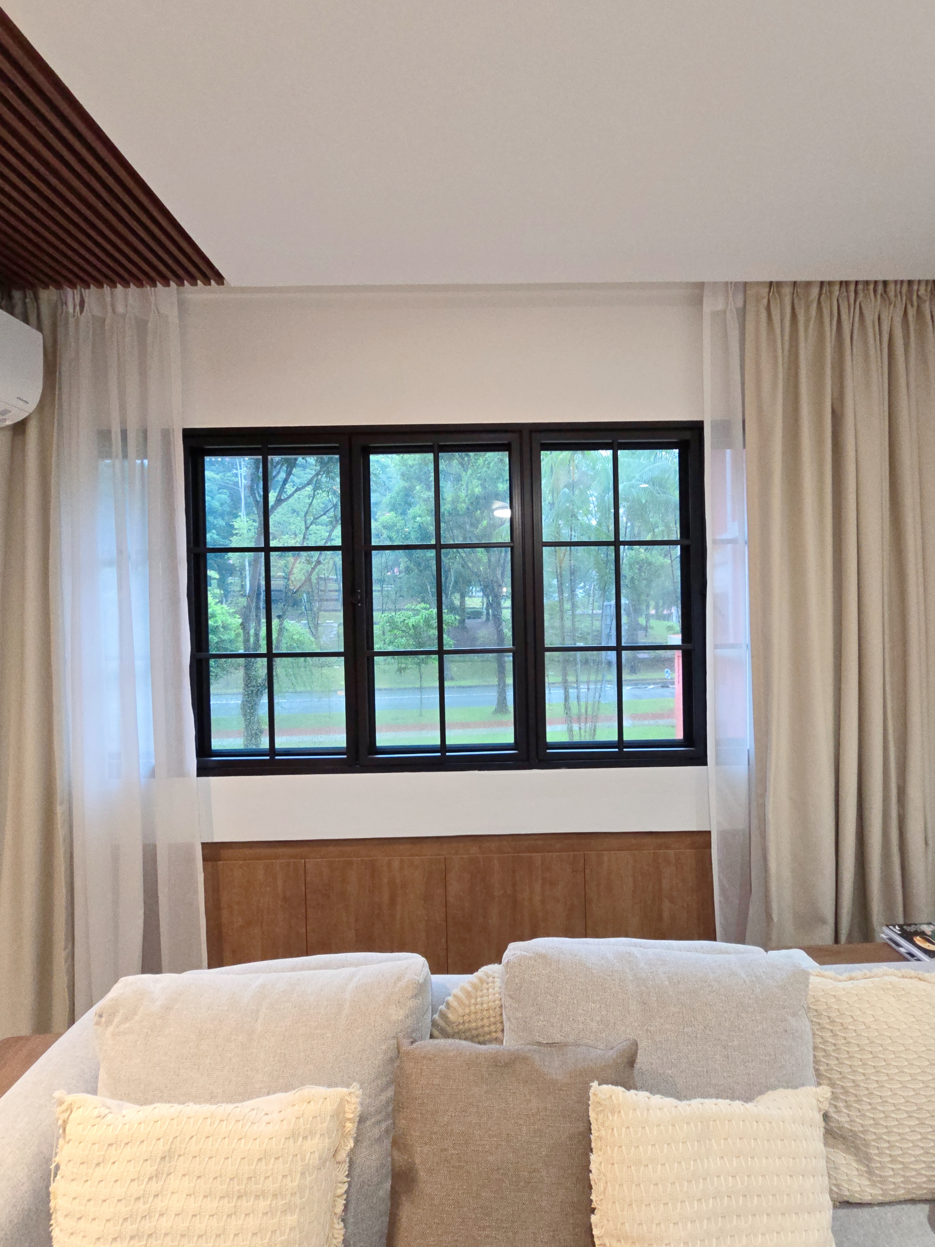 Our Living Room: Woody Tones & Shades Of Grey