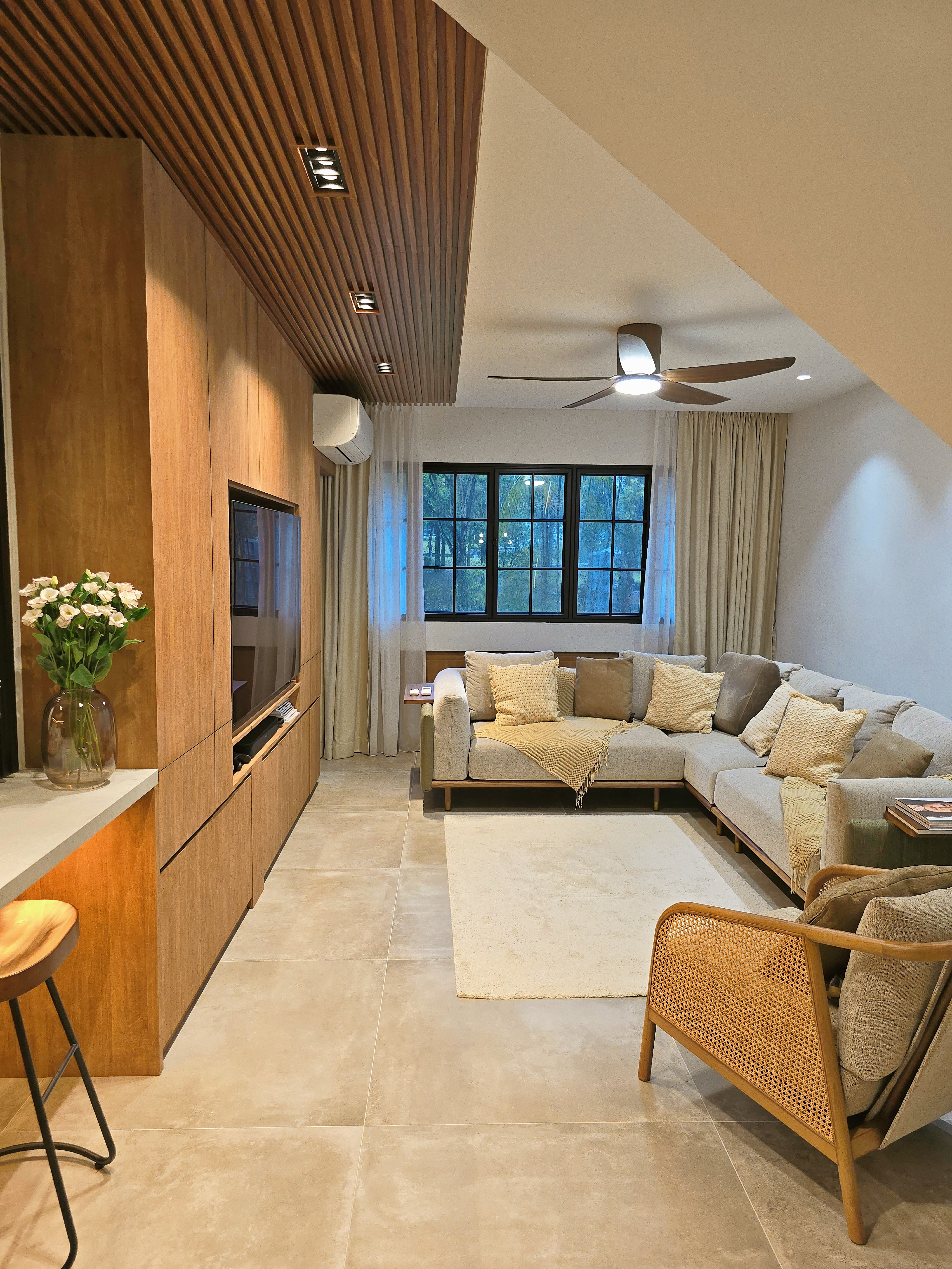 Our Living Room: Woody Tones & Shades Of Grey