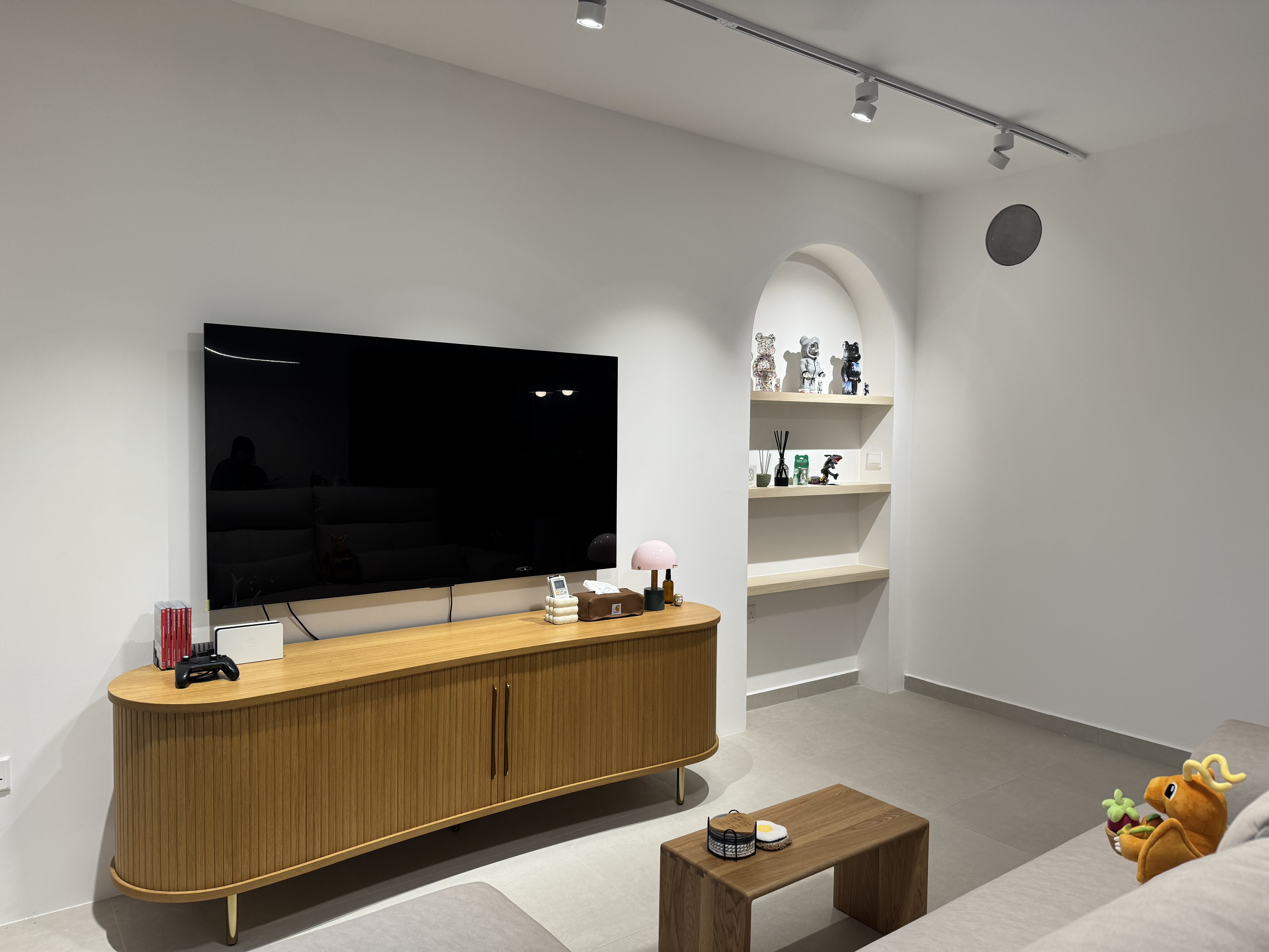 Our-Living-Room---Where-Minimalism-Meets-Tranquility