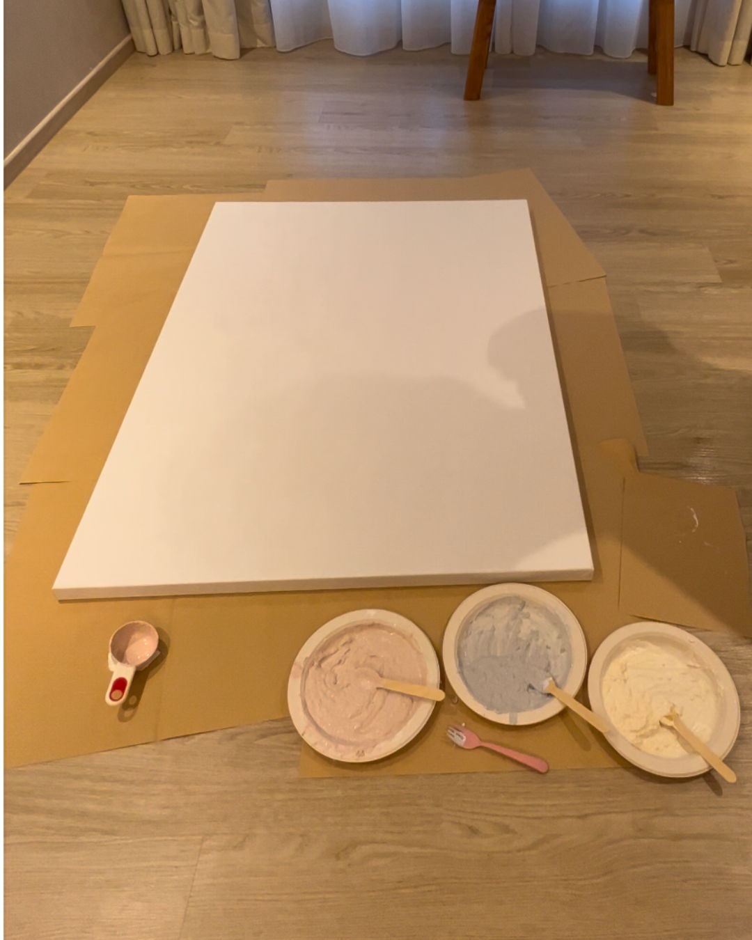 Textured wall art DIY: Involve your pet!