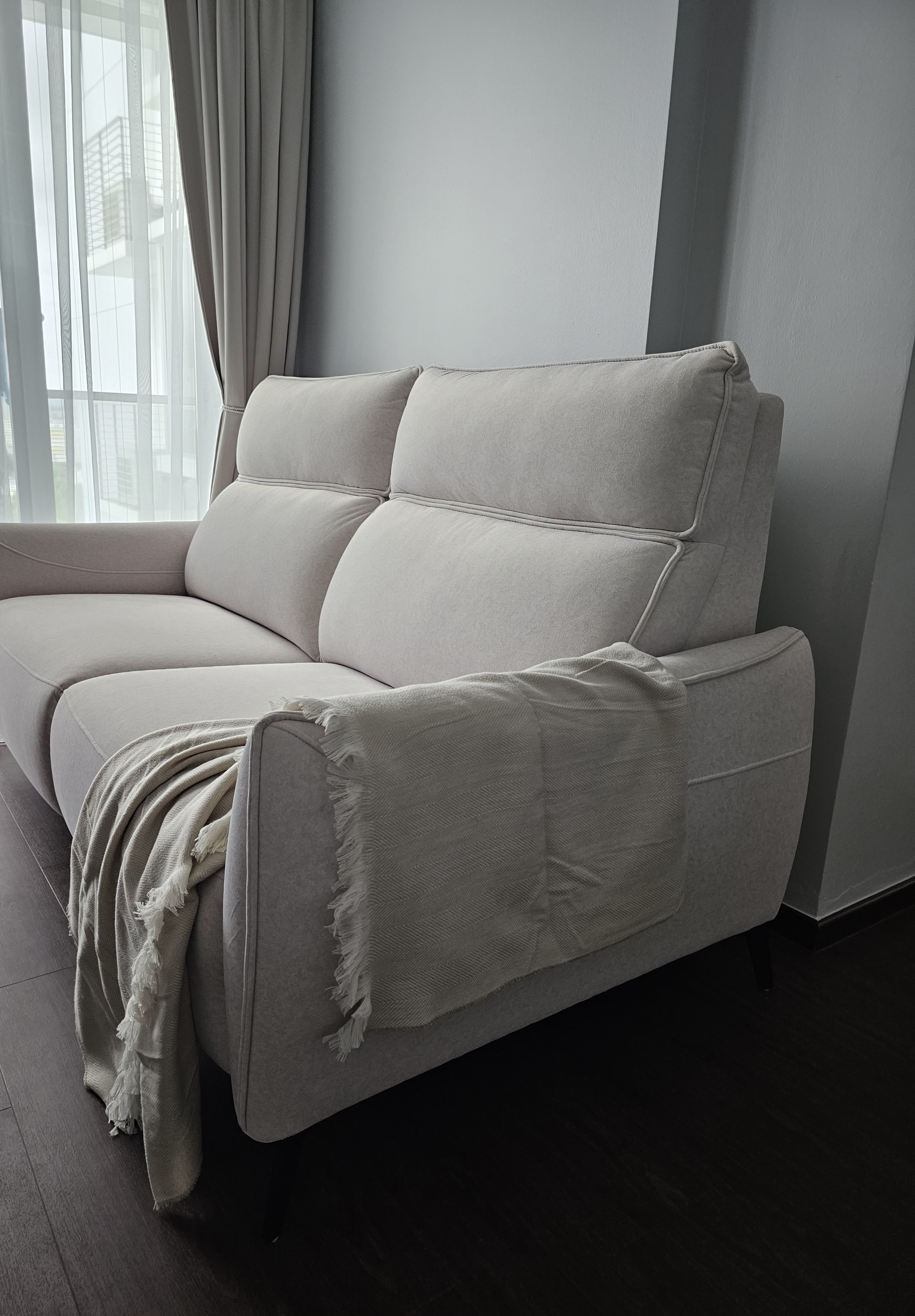 Our Dark & Cozy Minimalist Living Room: A Perfect Place to Unwind 🛋✨