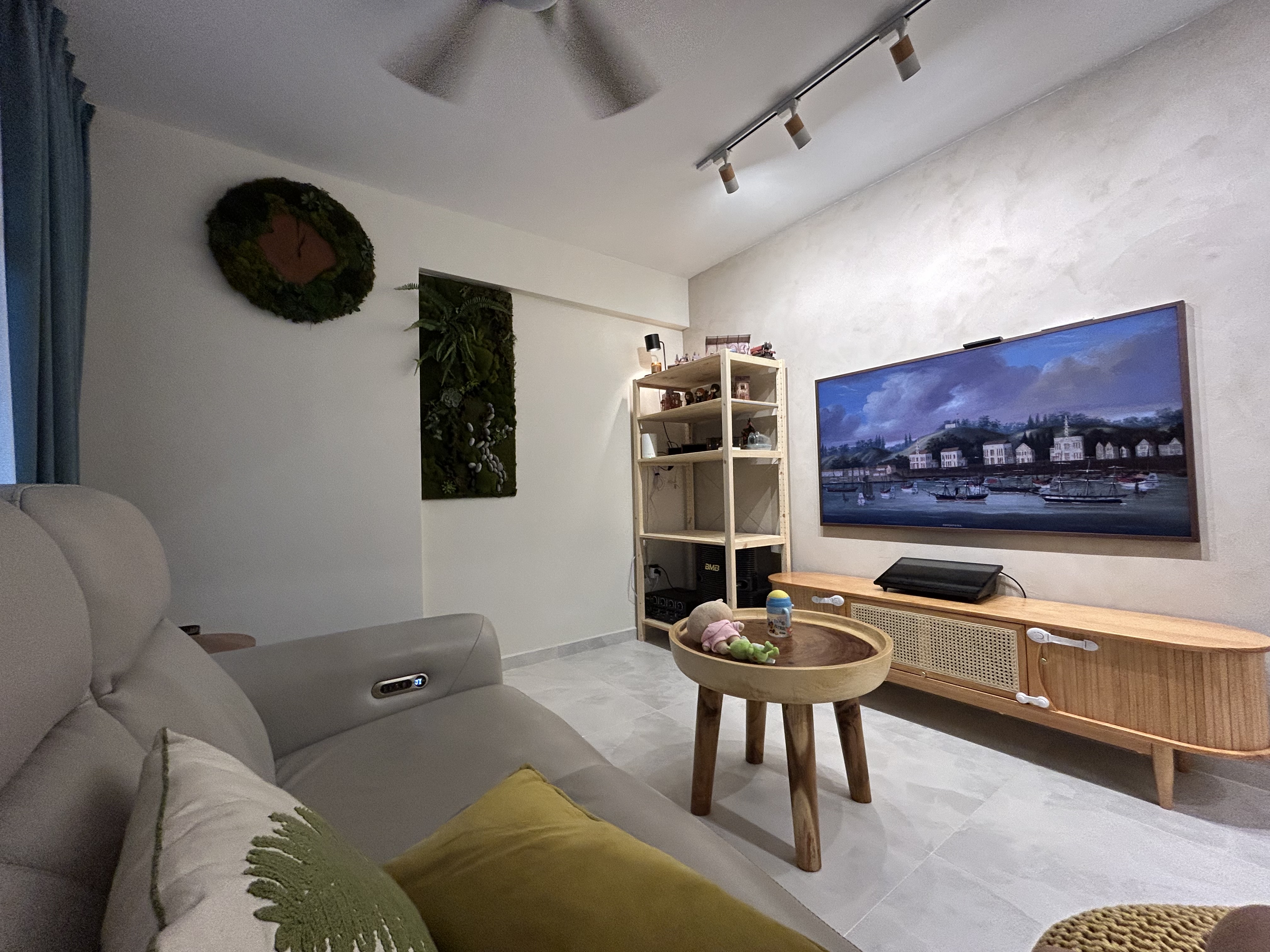 Pet-furniture-hunting:-a-tiny-hamster-but-huge-mansion!