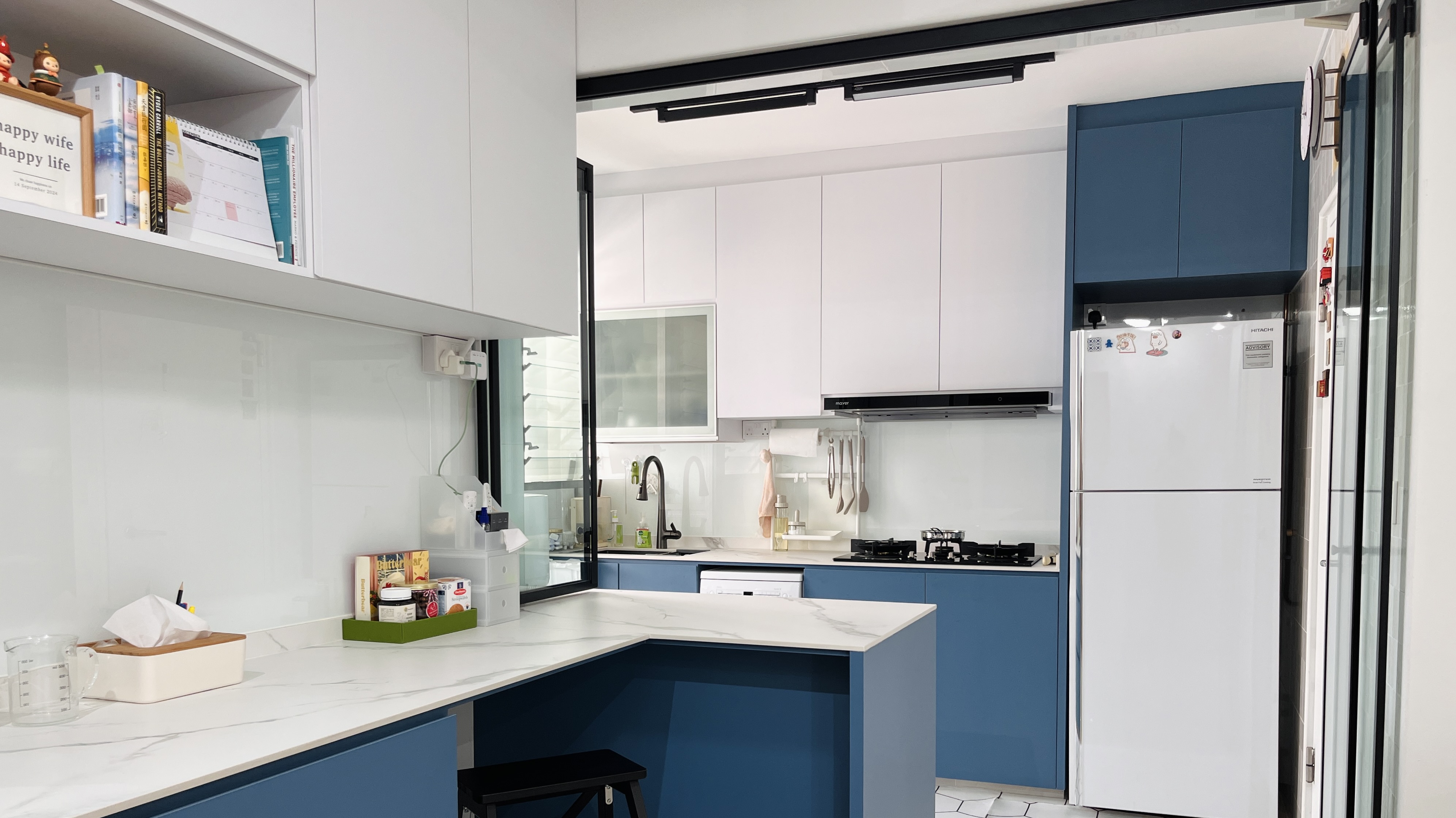 Our-open-close-kitchen:-contemporary,-functional-and-great-for-cooking