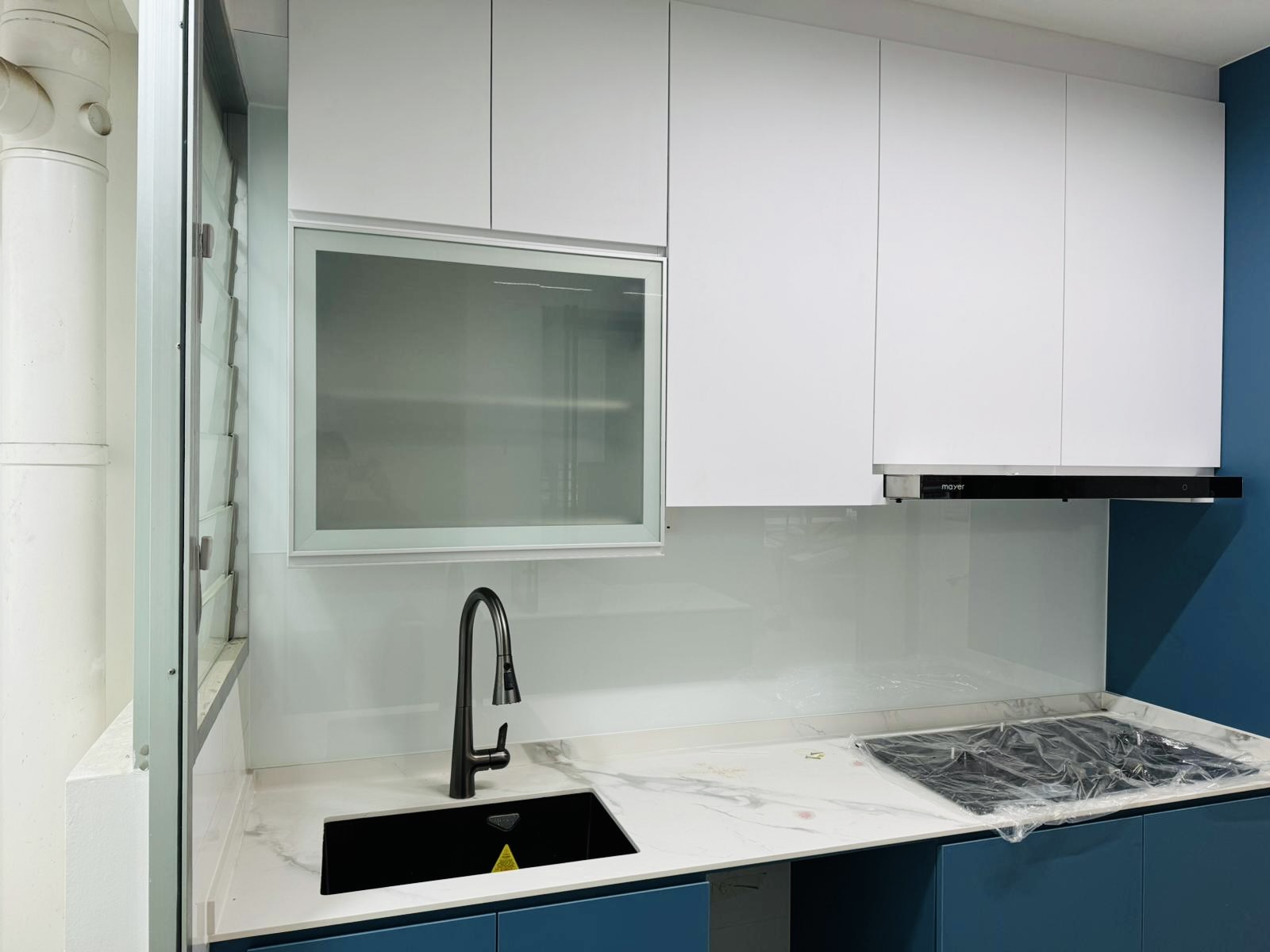 Our-open-close-kitchen:-contemporary,-functional-and-great-for-cooking