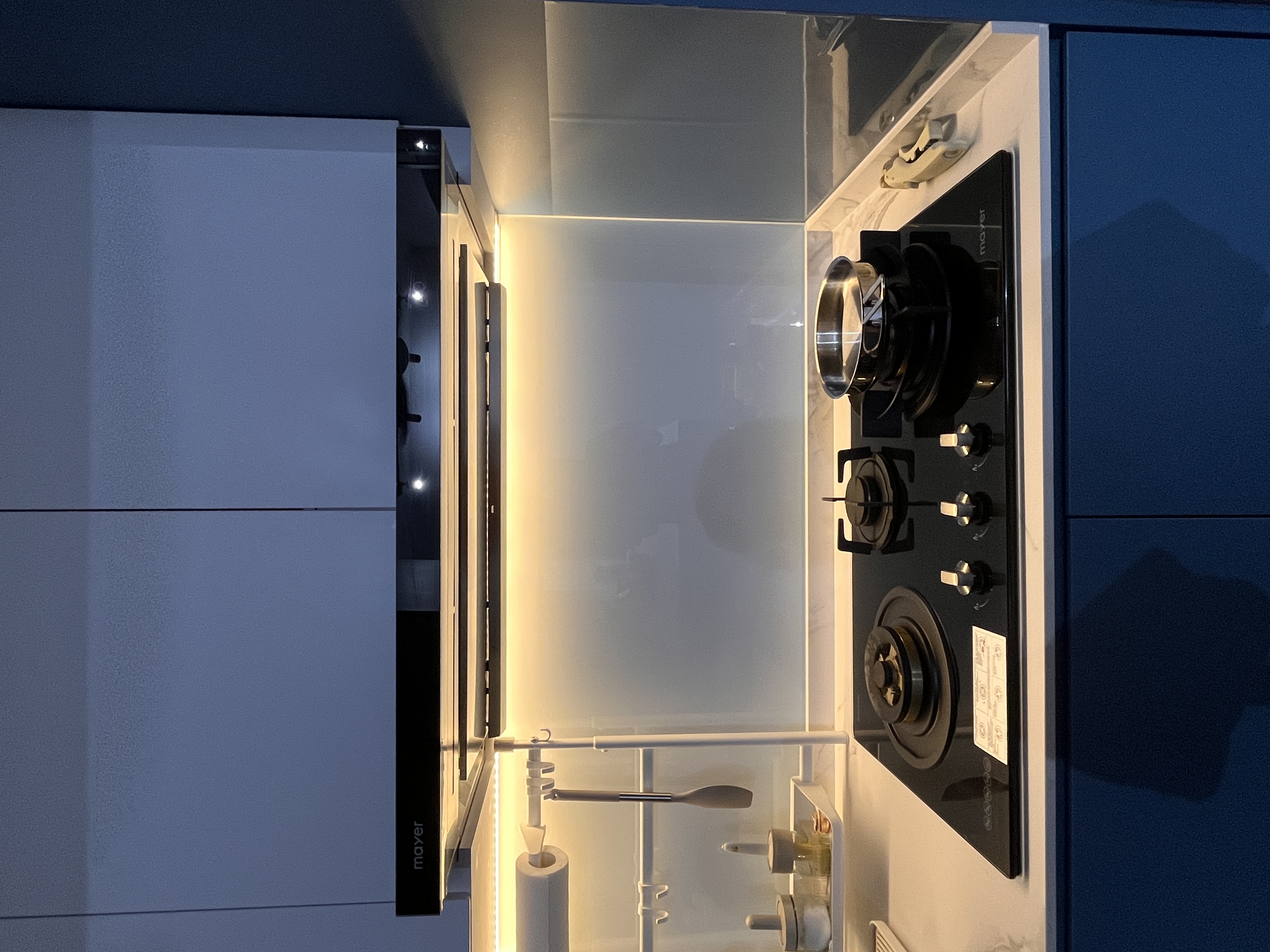 Our open-close kitchen: contemporary, functional and great for cooking