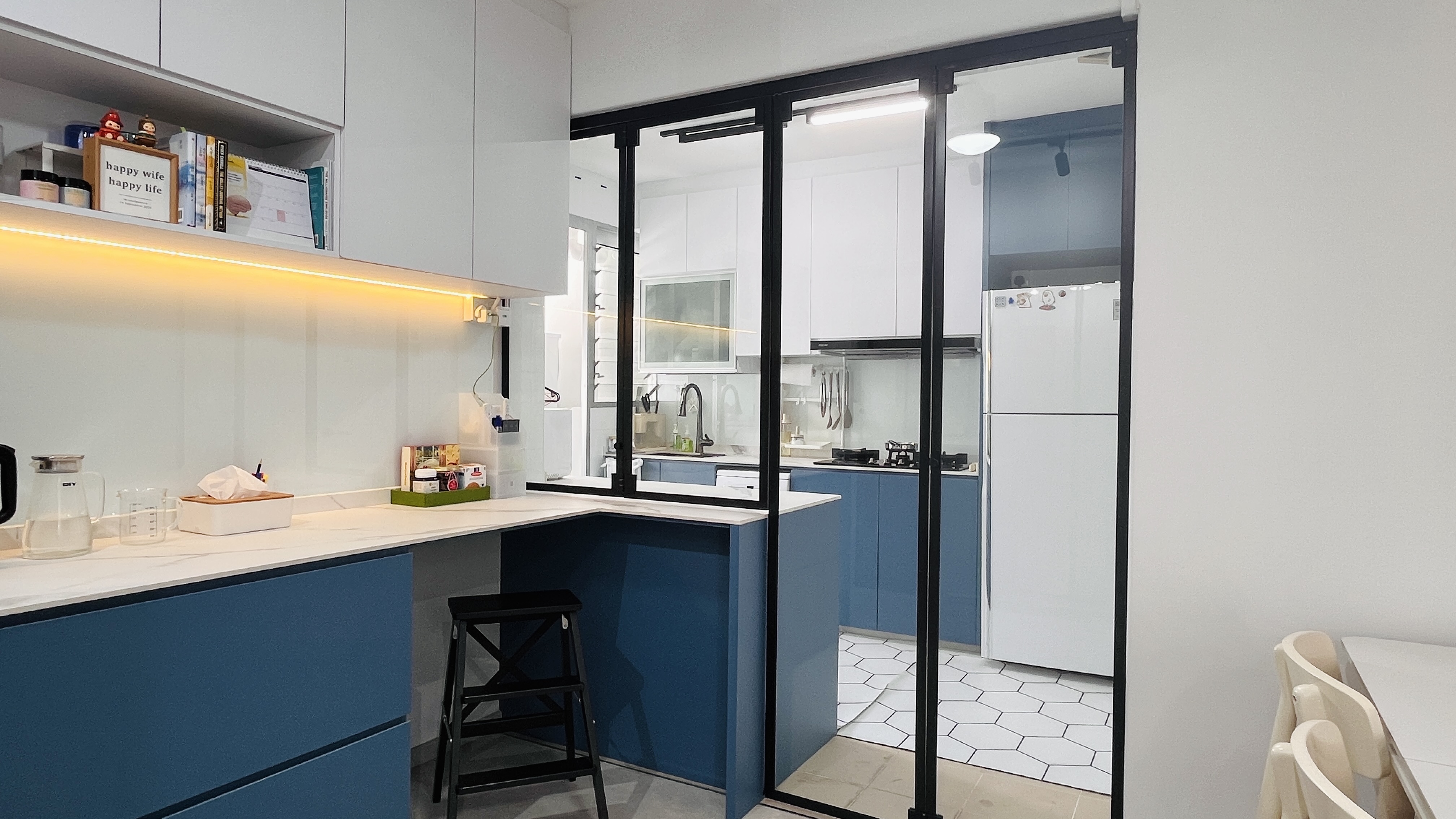 Our open-close kitchen: contemporary, functional and great for cooking