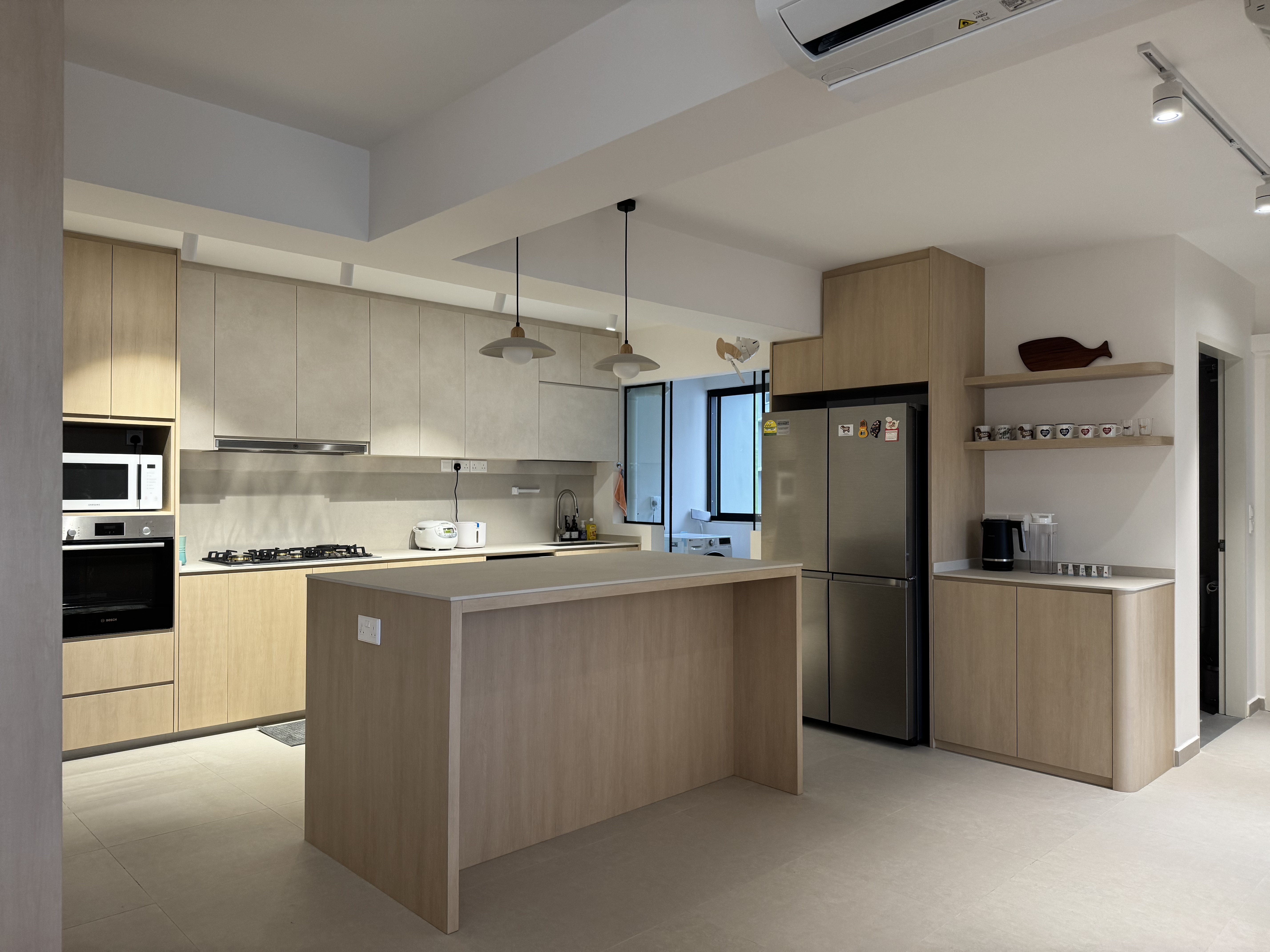 An-open-concept-Japandi-kitchen