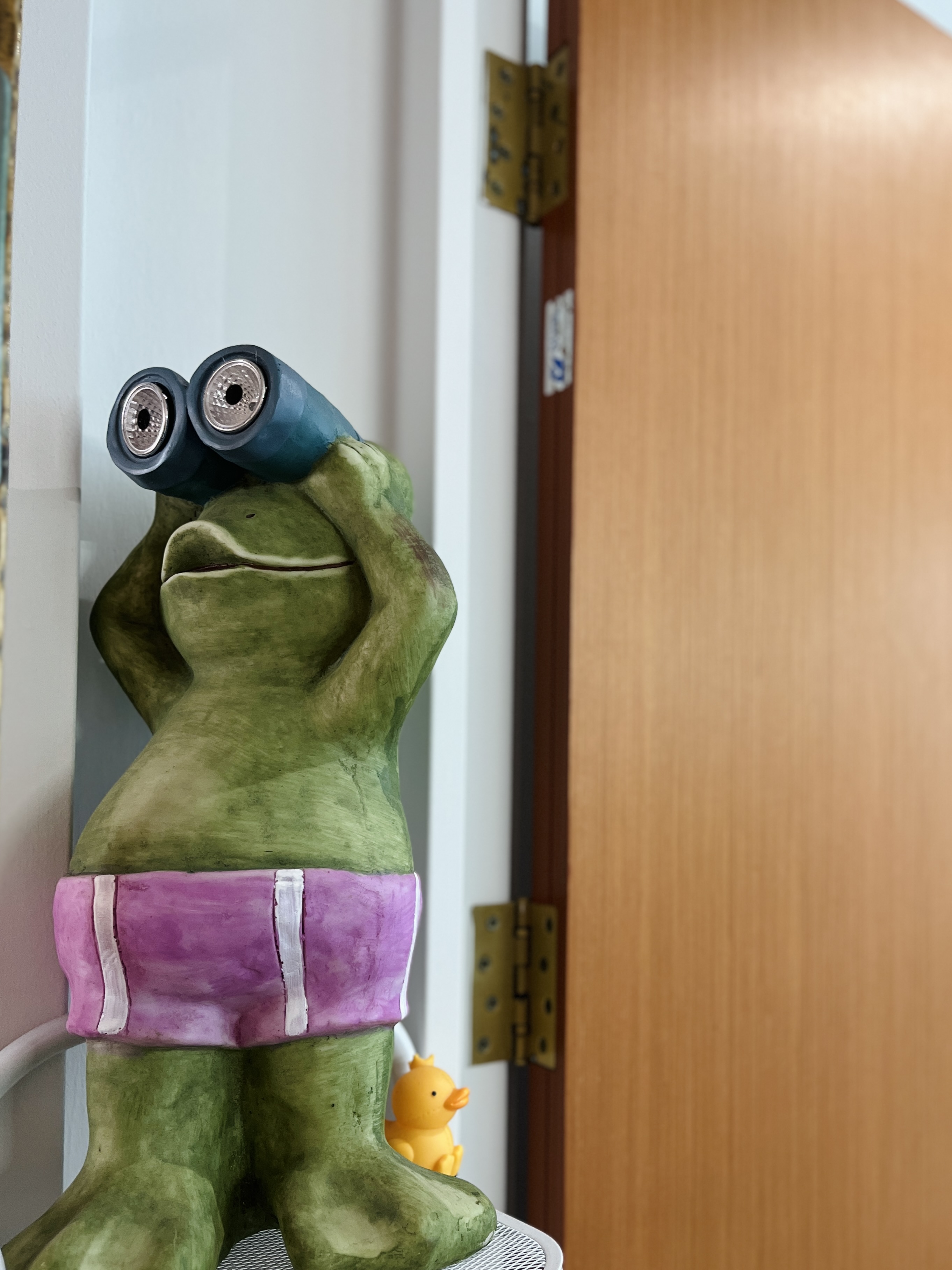 How we created a functional entryway with loose (IKEA) furniture!